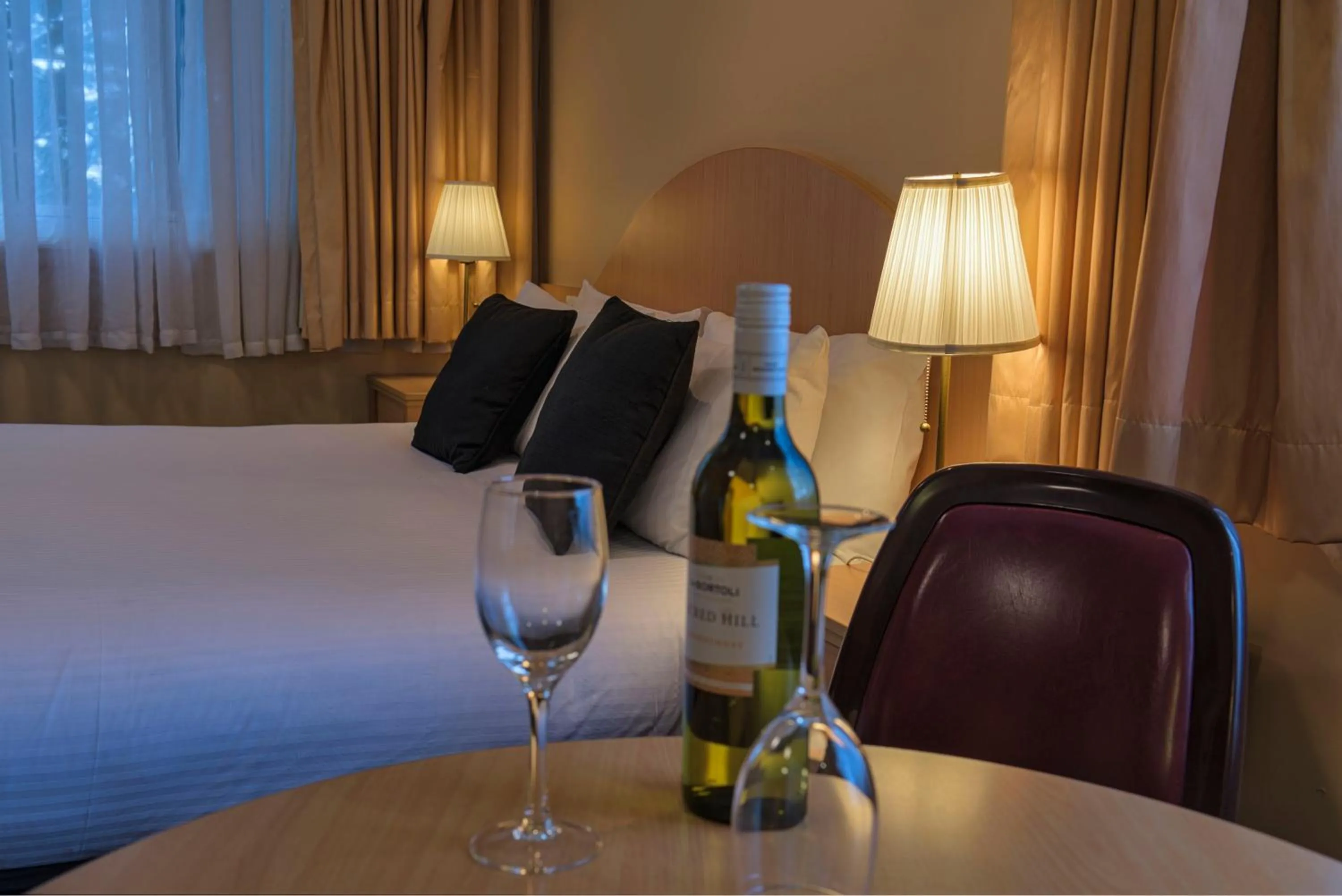 Bed in Blue Mountains Heritage Motel