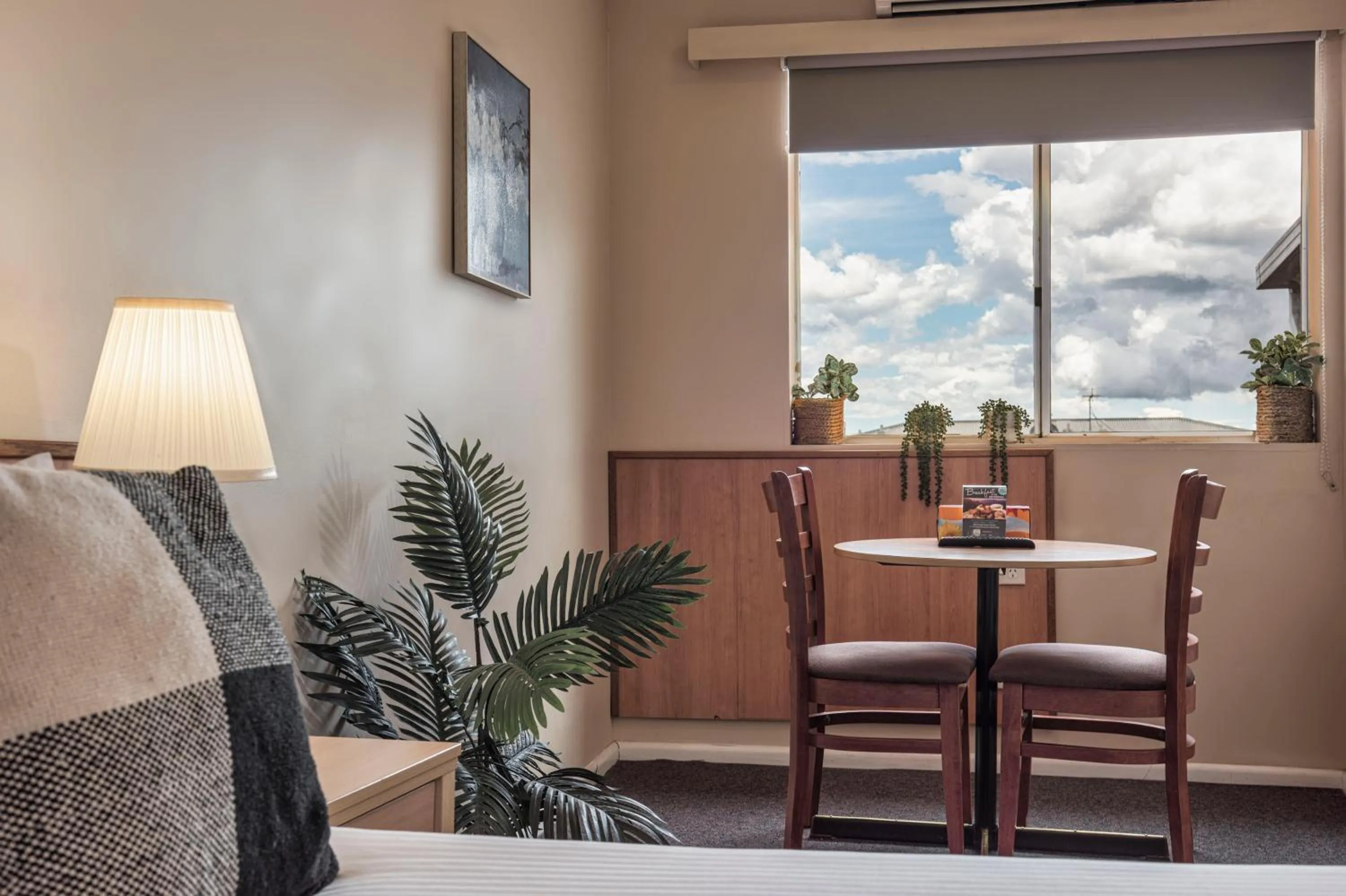 Dining area in Blue Mountains Heritage Motel