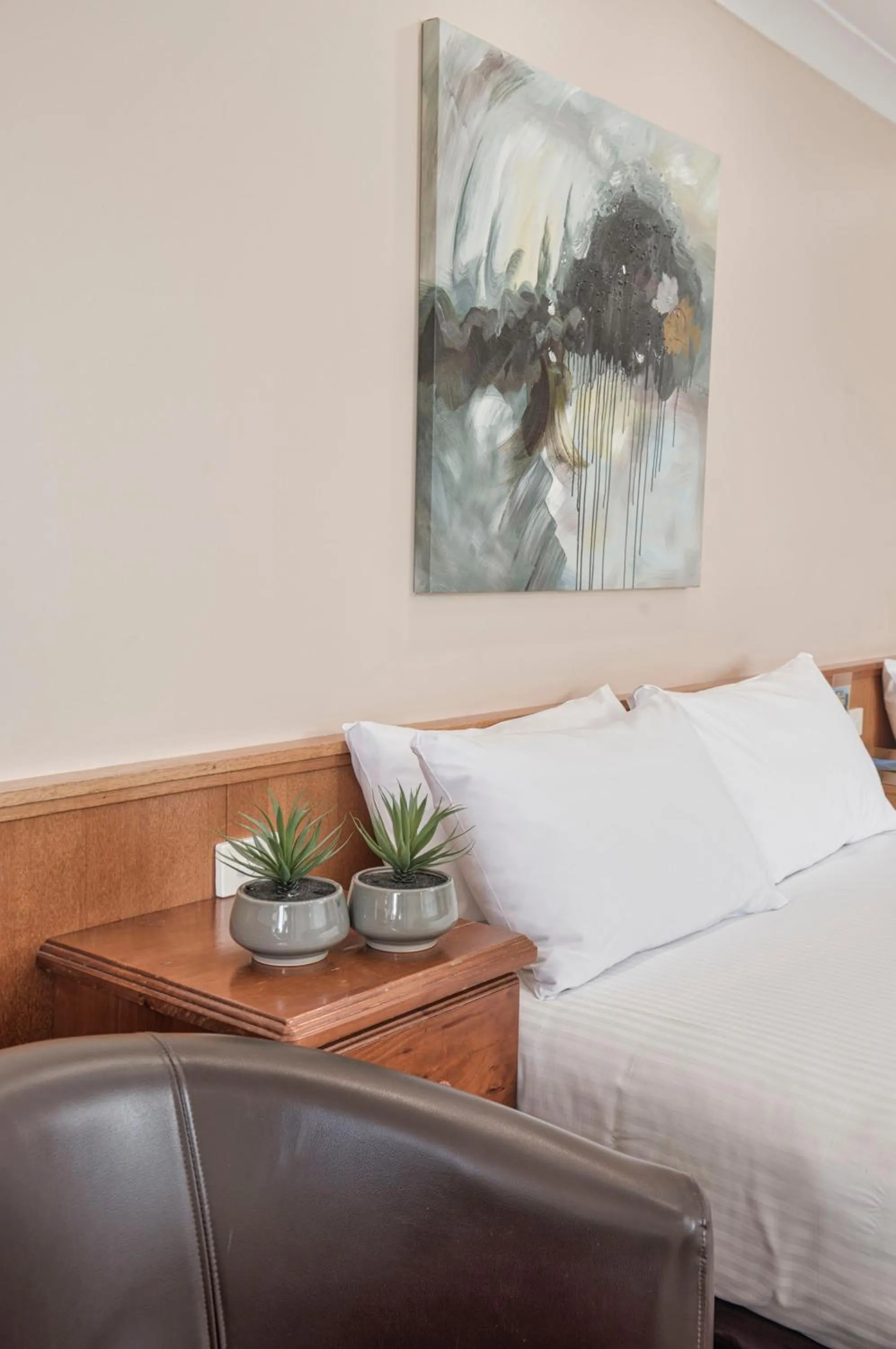 Superior Double Room in Blue Mountains Heritage Motel