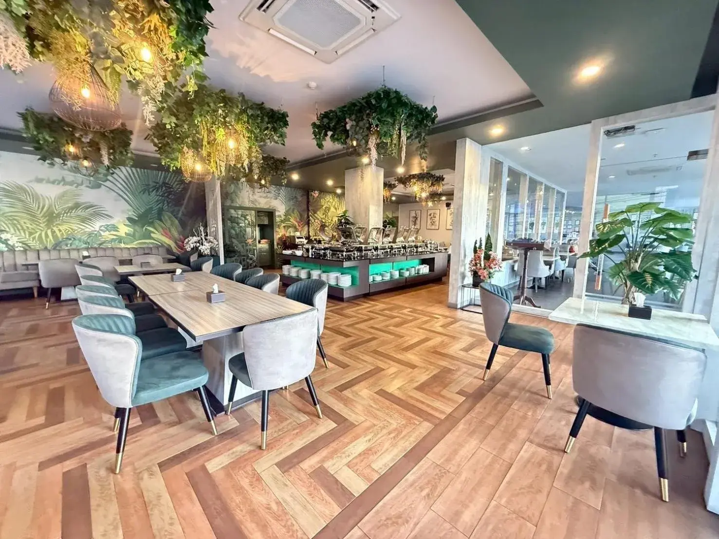 Restaurant/places to eat in Empress Pattaya Hotel Restaurant/places to eat in Empress Pattaya Hotel