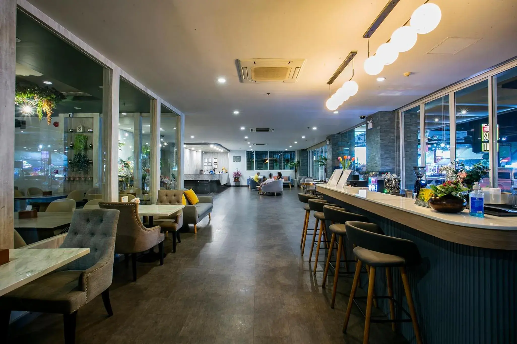 Lounge or bar in Empress Pattaya Hotel Lounge or bar in Empress Pattaya Hotel