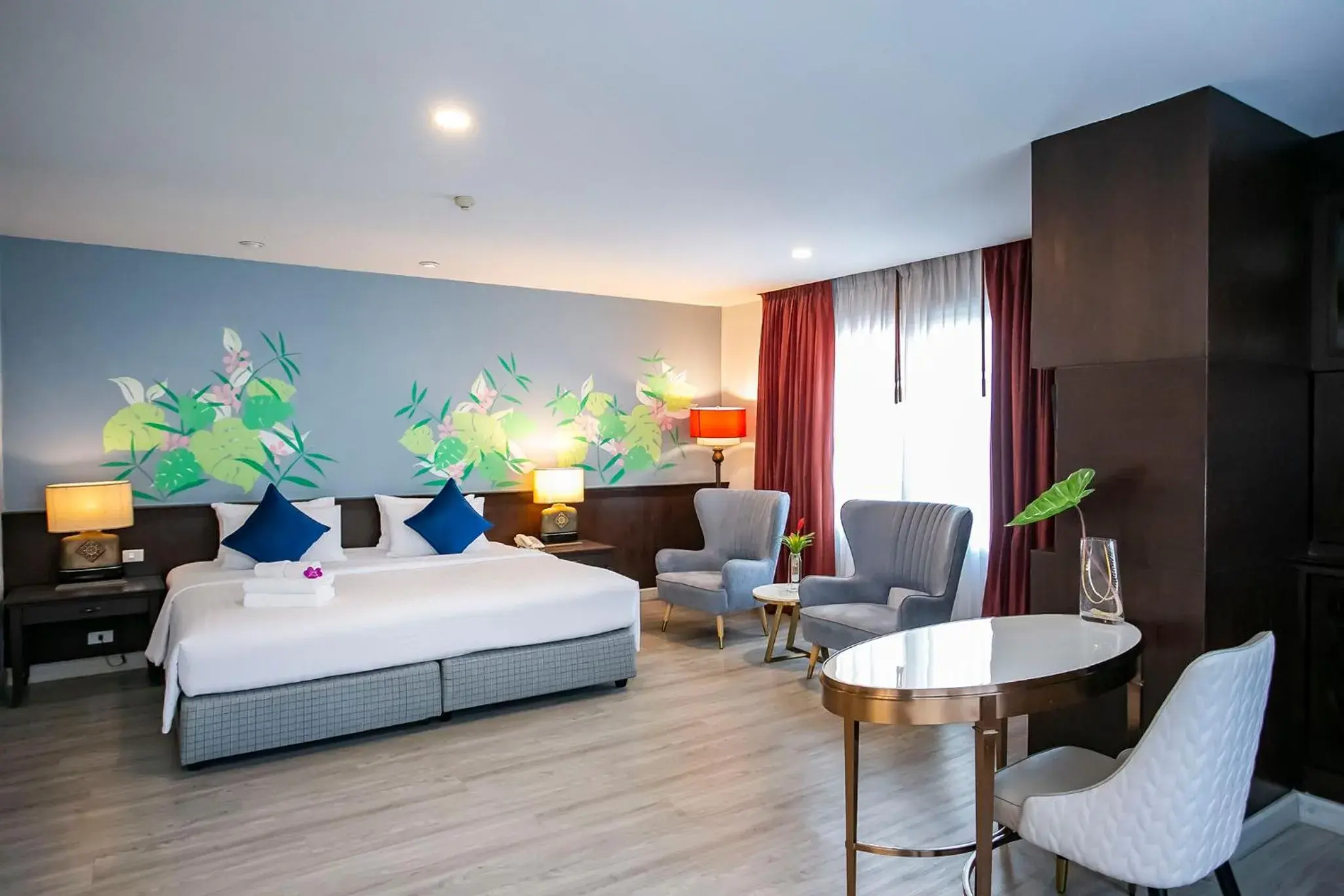 Bedroom, Bed in Empress Pattaya Hotel Bedroom, Bed in Empress Pattaya Hotel