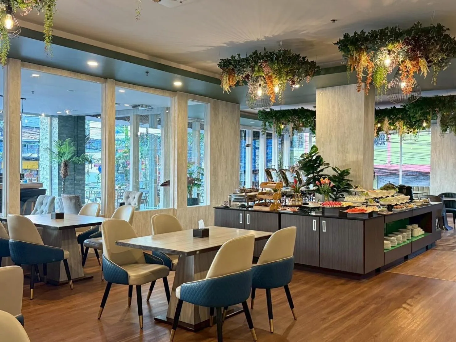 Restaurant/places to eat in Empress Pattaya Hotel