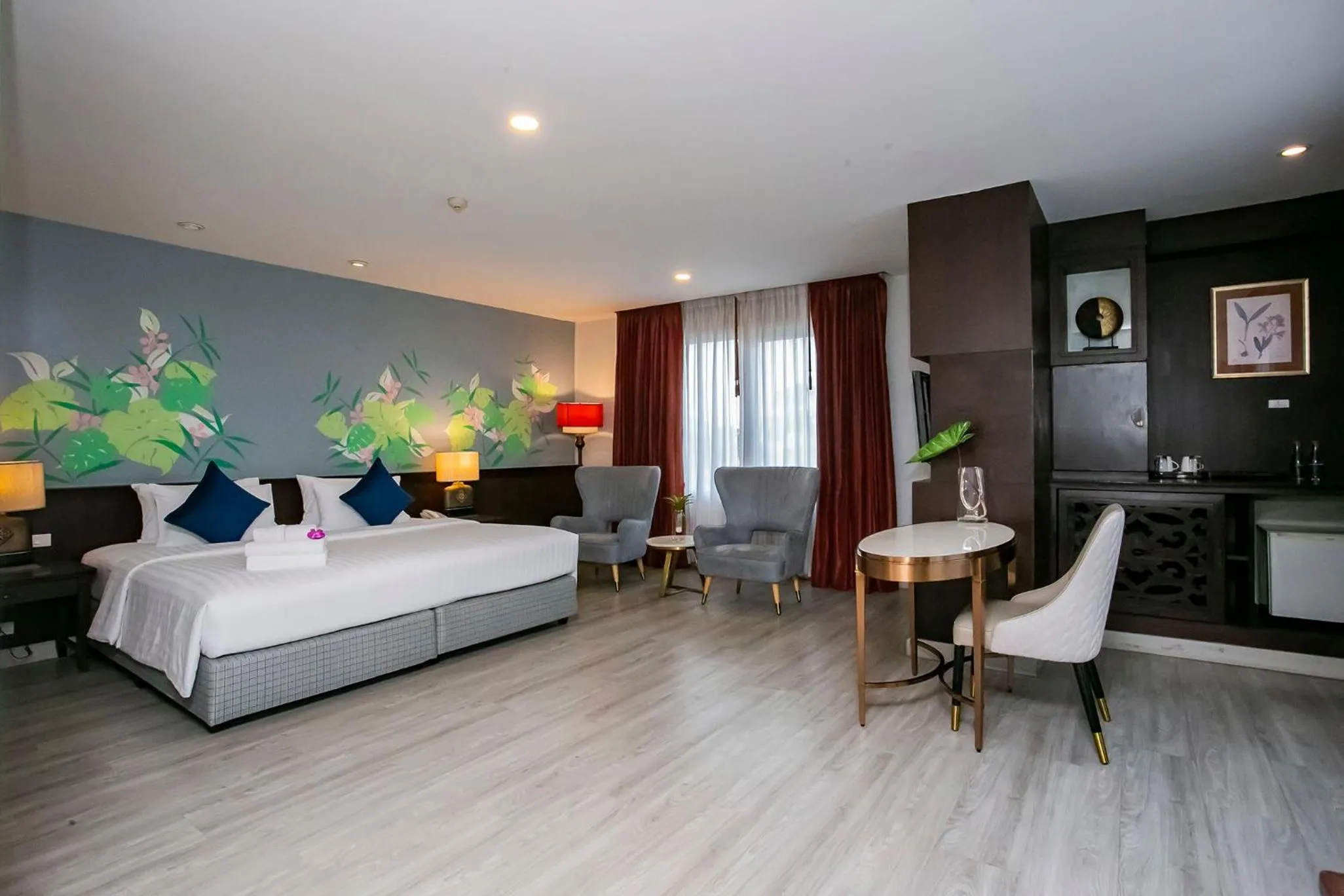 Bedroom, Bed in Empress Pattaya Hotel