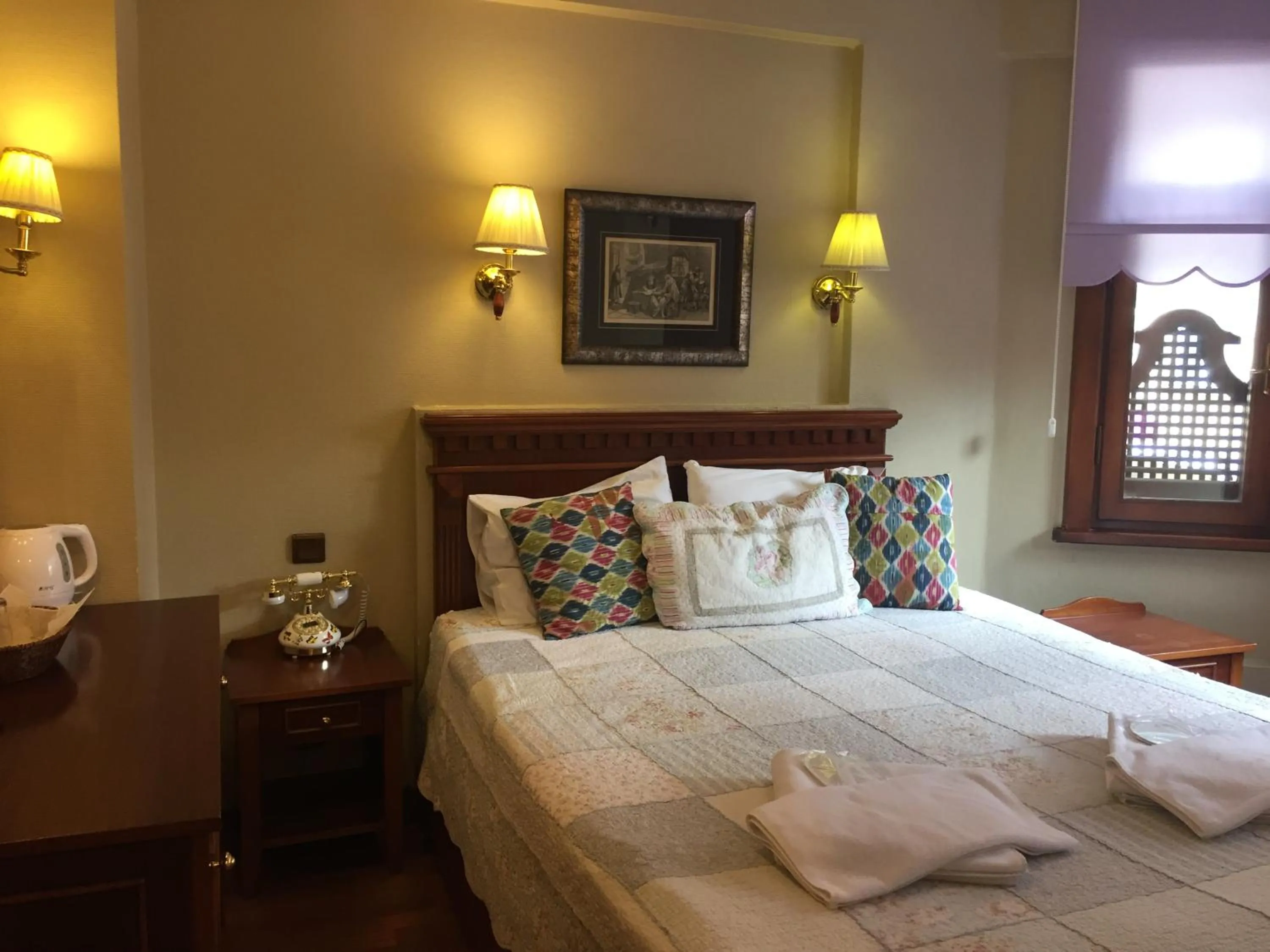 Coffee/tea facilities, Bed in Emine Sultan Hotel