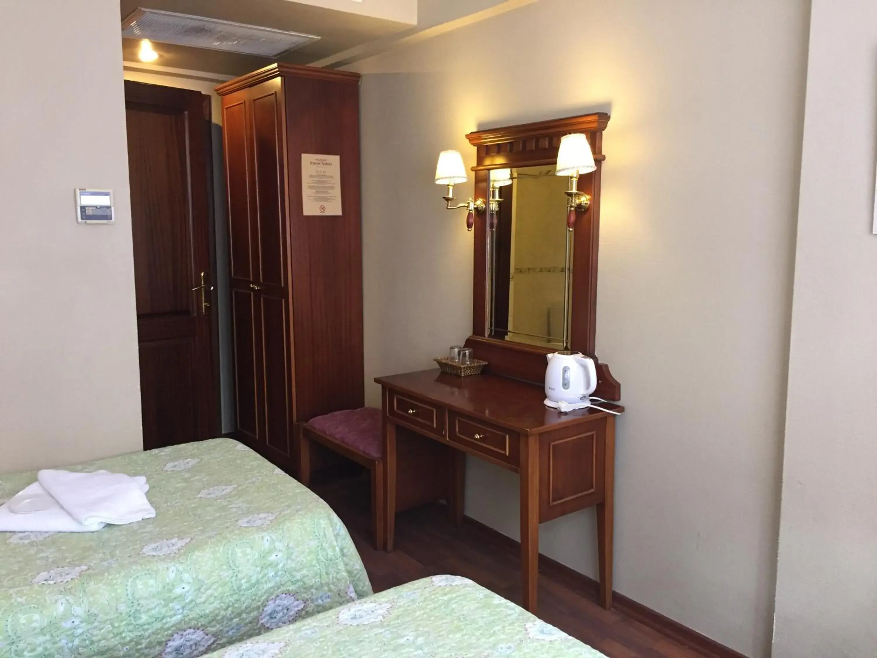 Twin Room in Emine Sultan Hotel Twin Room in Emine Sultan Hotel