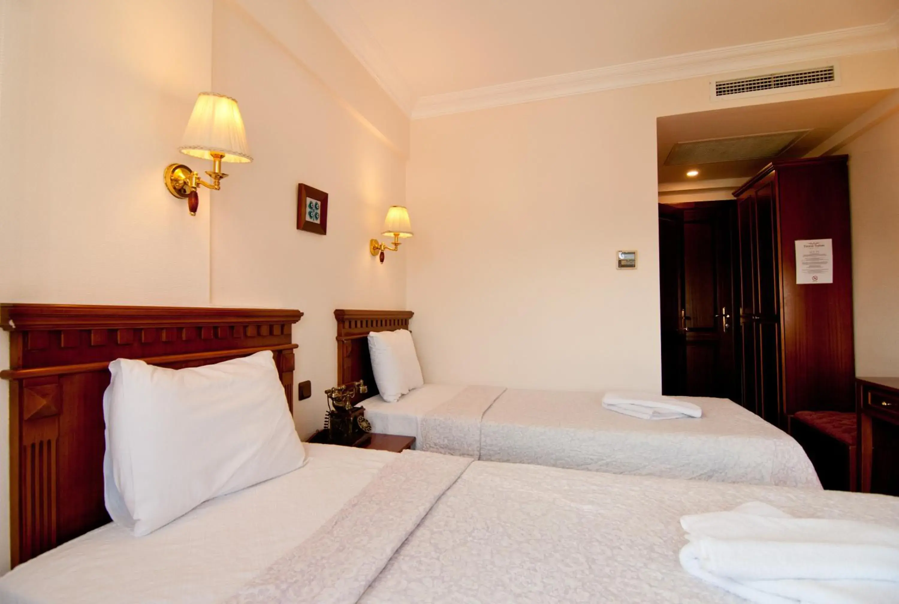 Twin Room in Emine Sultan Hotel Twin Room in Emine Sultan Hotel
