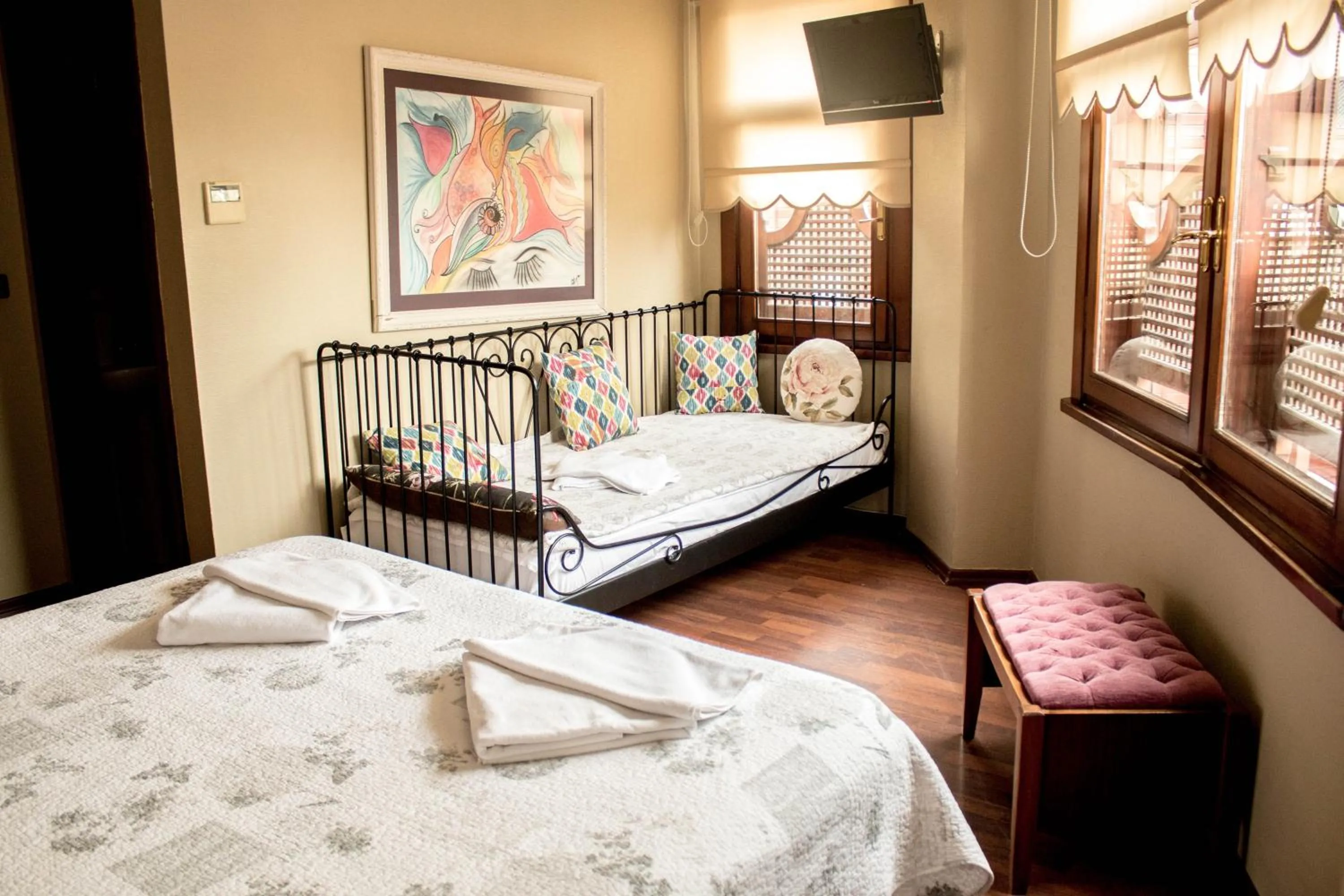 Living room, Bed in Emine Sultan Hotel