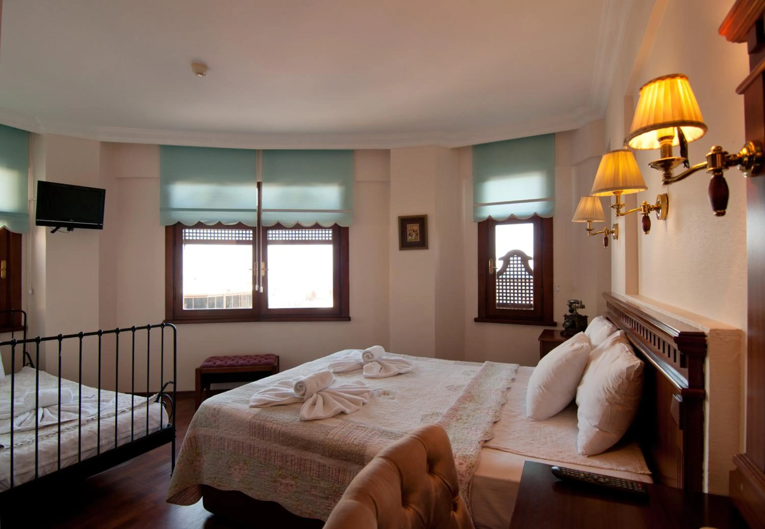 Photo of the whole room, Bed in Emine Sultan Hotel