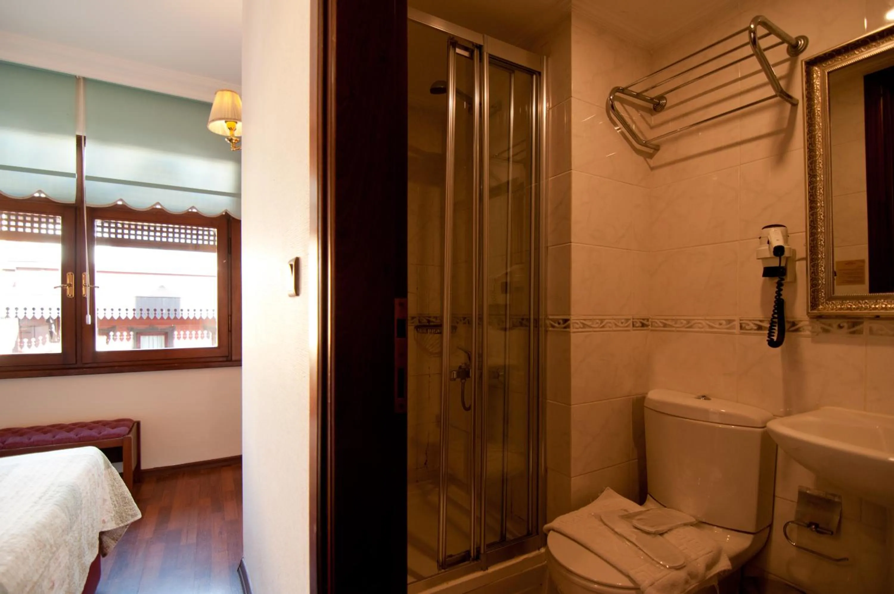 Toilet, Bed in Emine Sultan Hotel