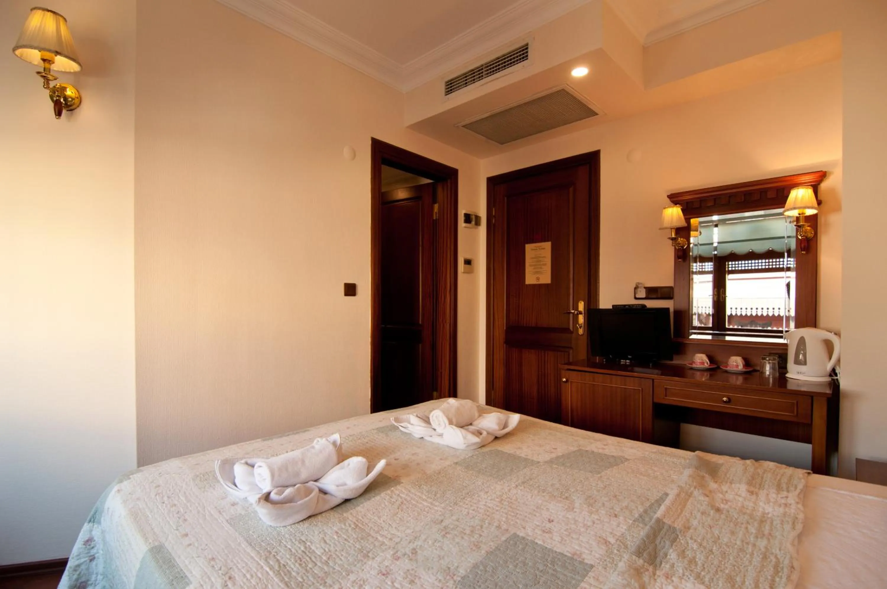 Photo of the whole room, Bed in Emine Sultan Hotel