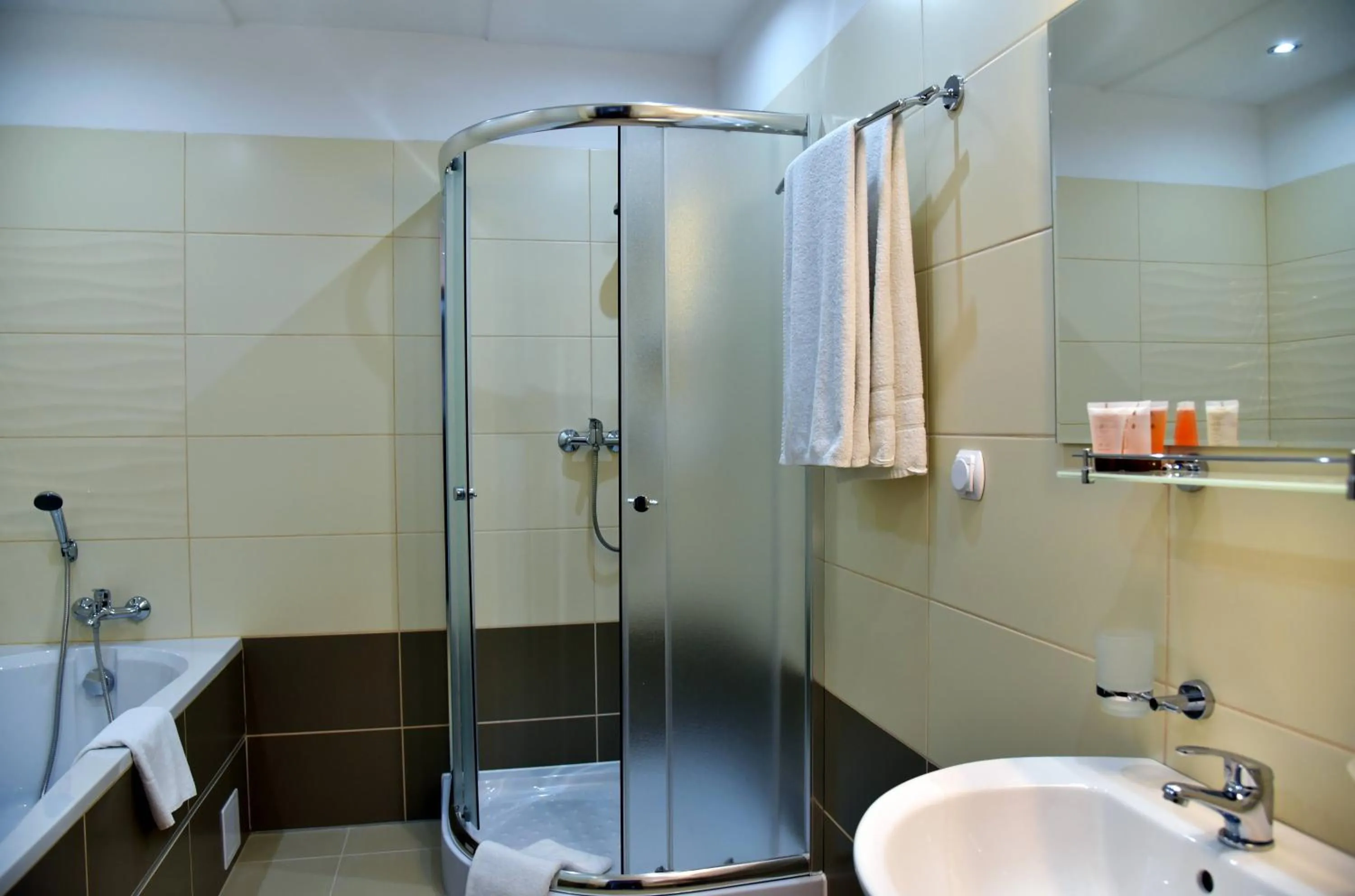 Shower in Kompleks Hotelowy Logos