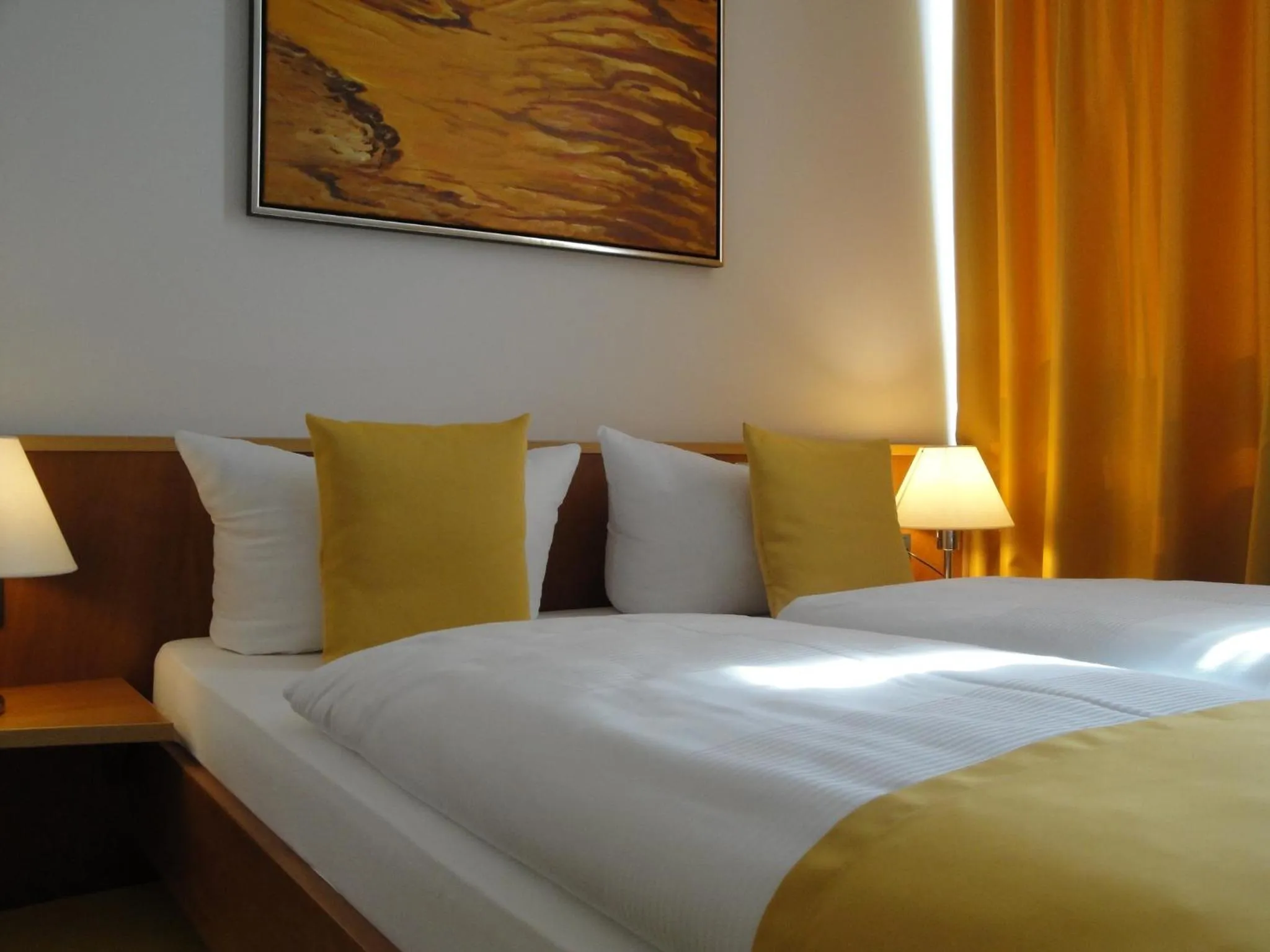 Photo of the whole room, Bed in Akademiehotel Dresden