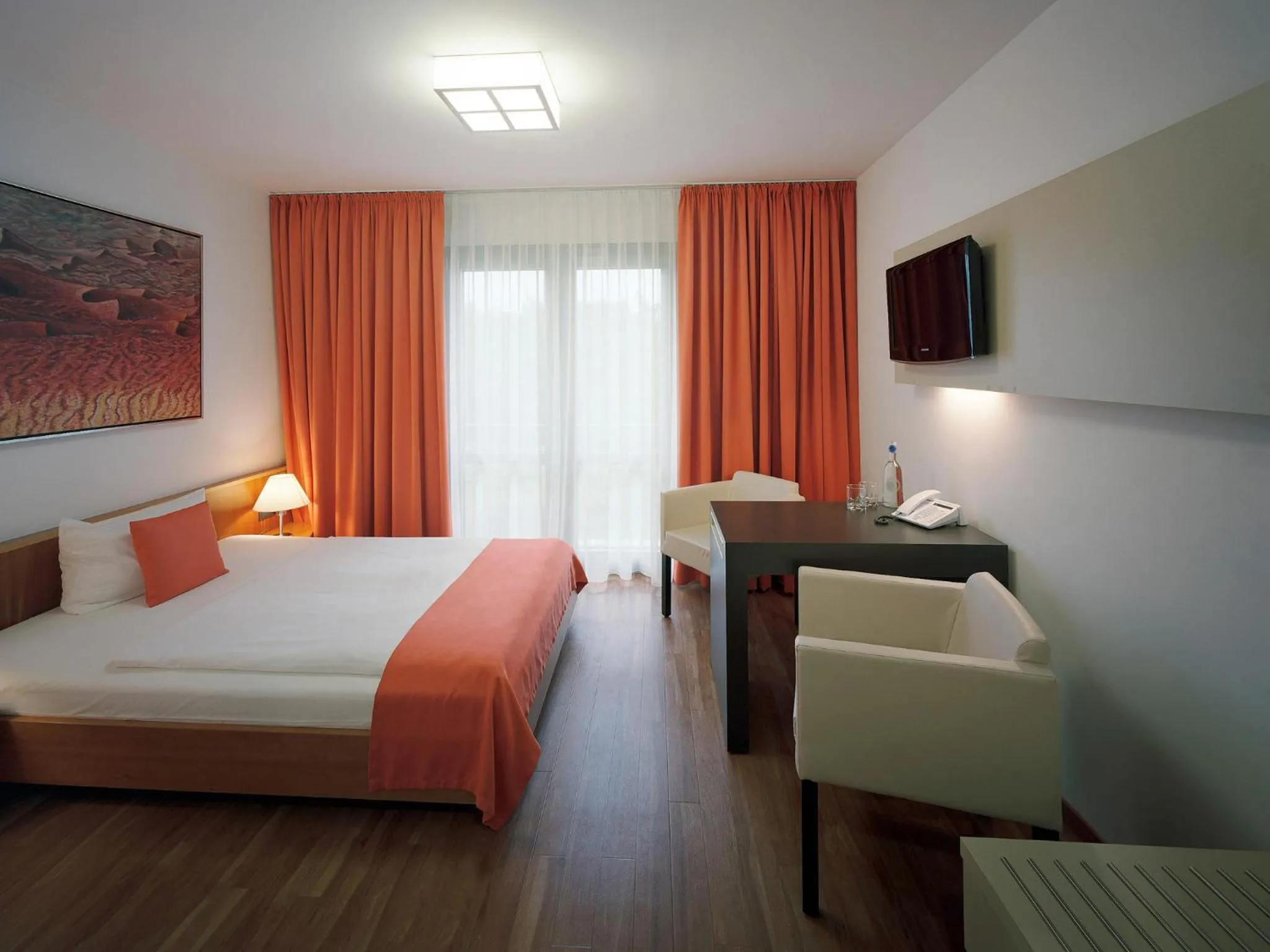 Photo of the whole room, Bed in Akademiehotel Dresden