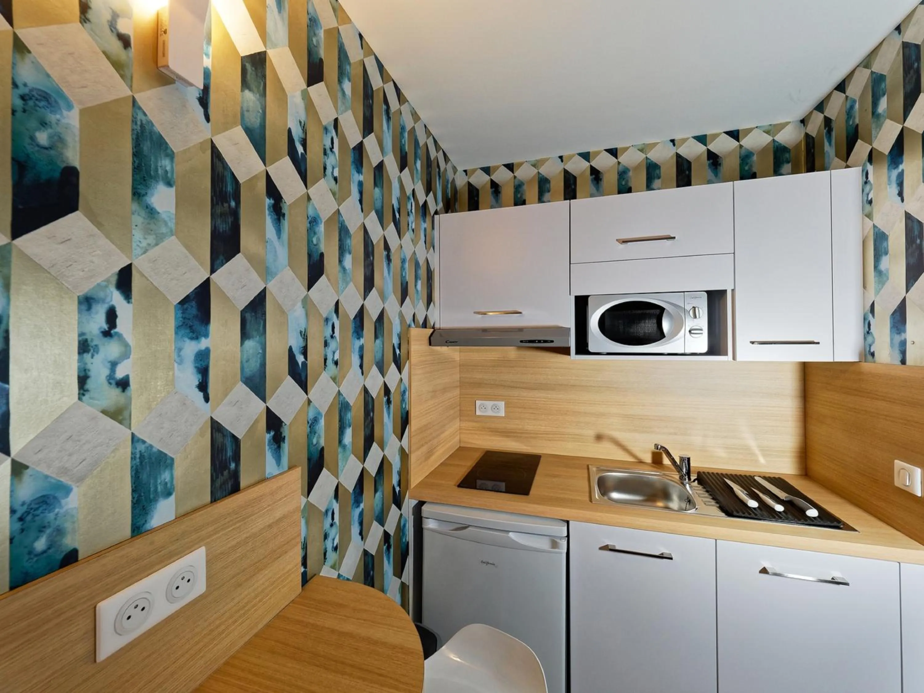 Kitchen or kitchenette in Kyriad DIRECT Saint Brieuc - Parc des Expositions