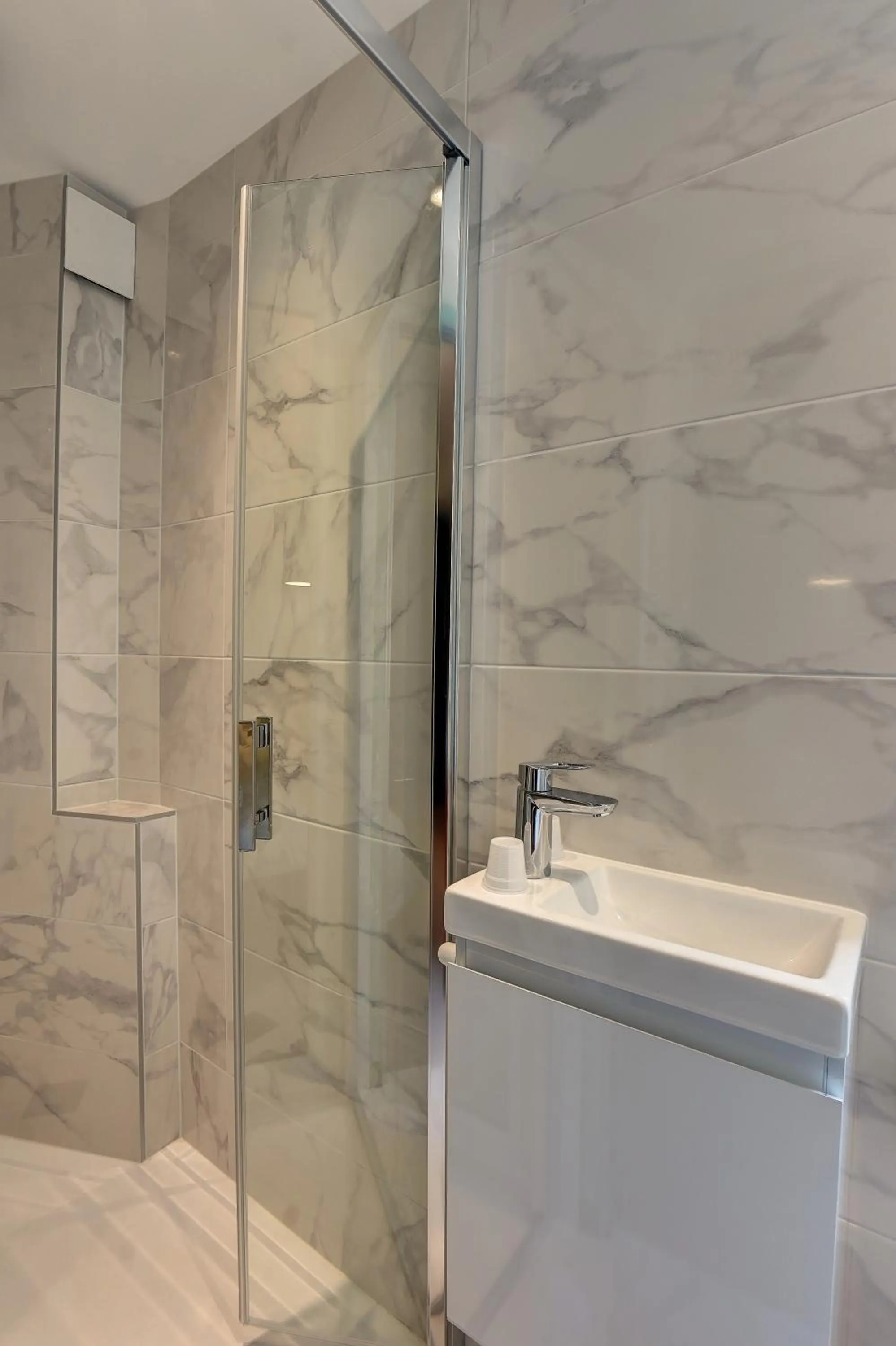 Shower in Kyriad DIRECT Saint Brieuc - Parc des Expositions