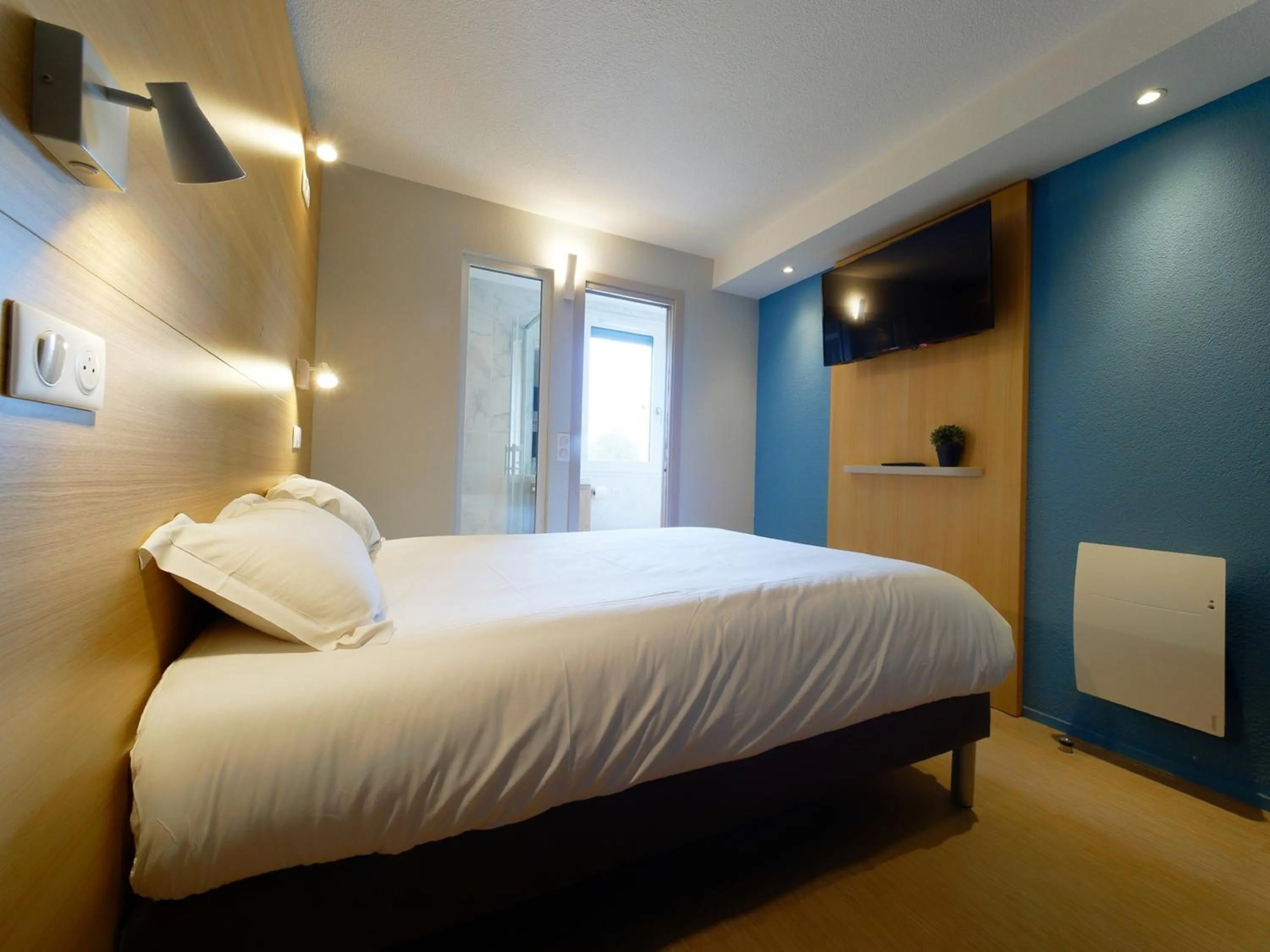 Bed in Kyriad DIRECT Saint Brieuc - Parc des Expositions