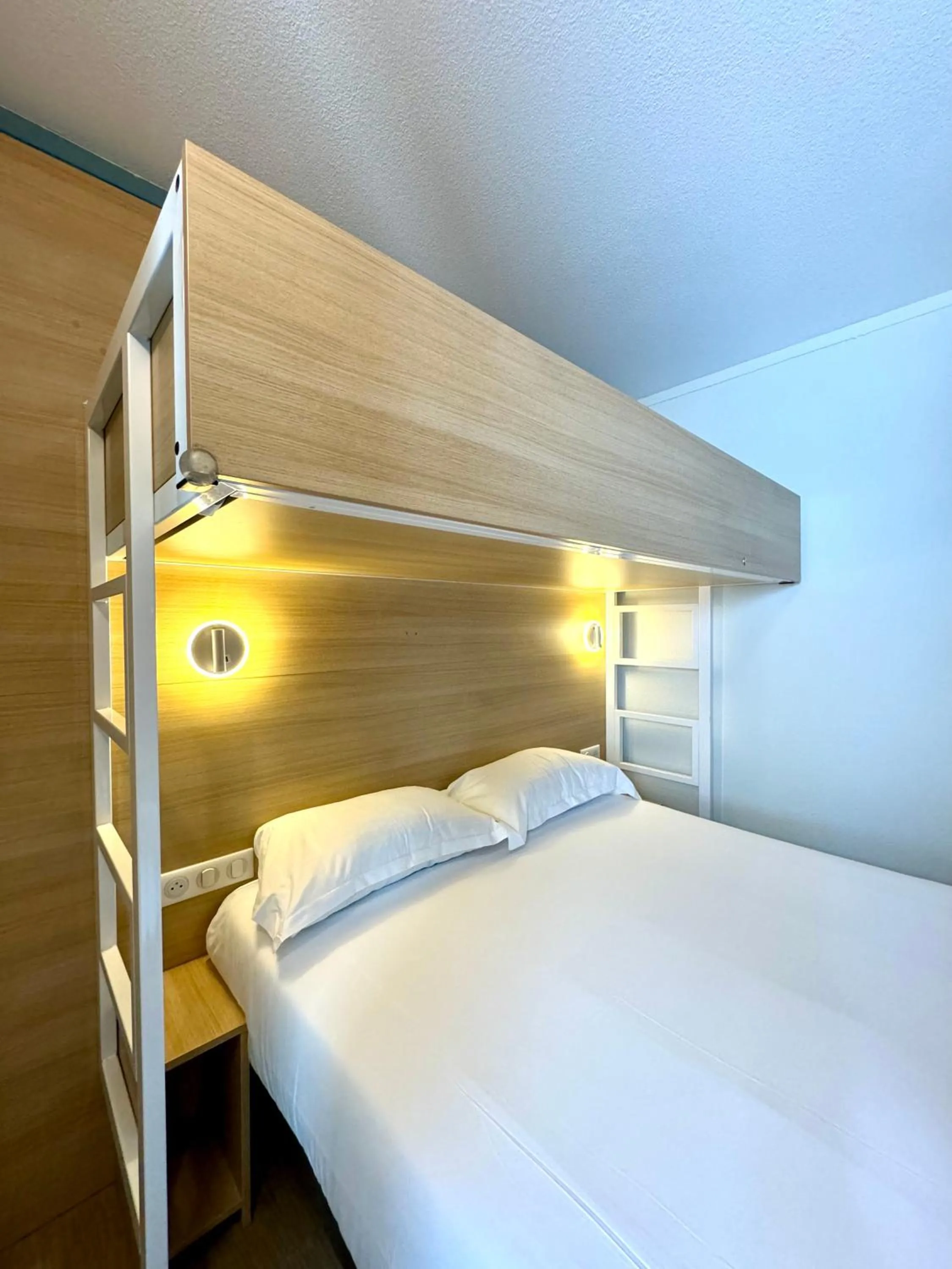 Bed in Kyriad DIRECT Saint Brieuc - Parc des Expositions