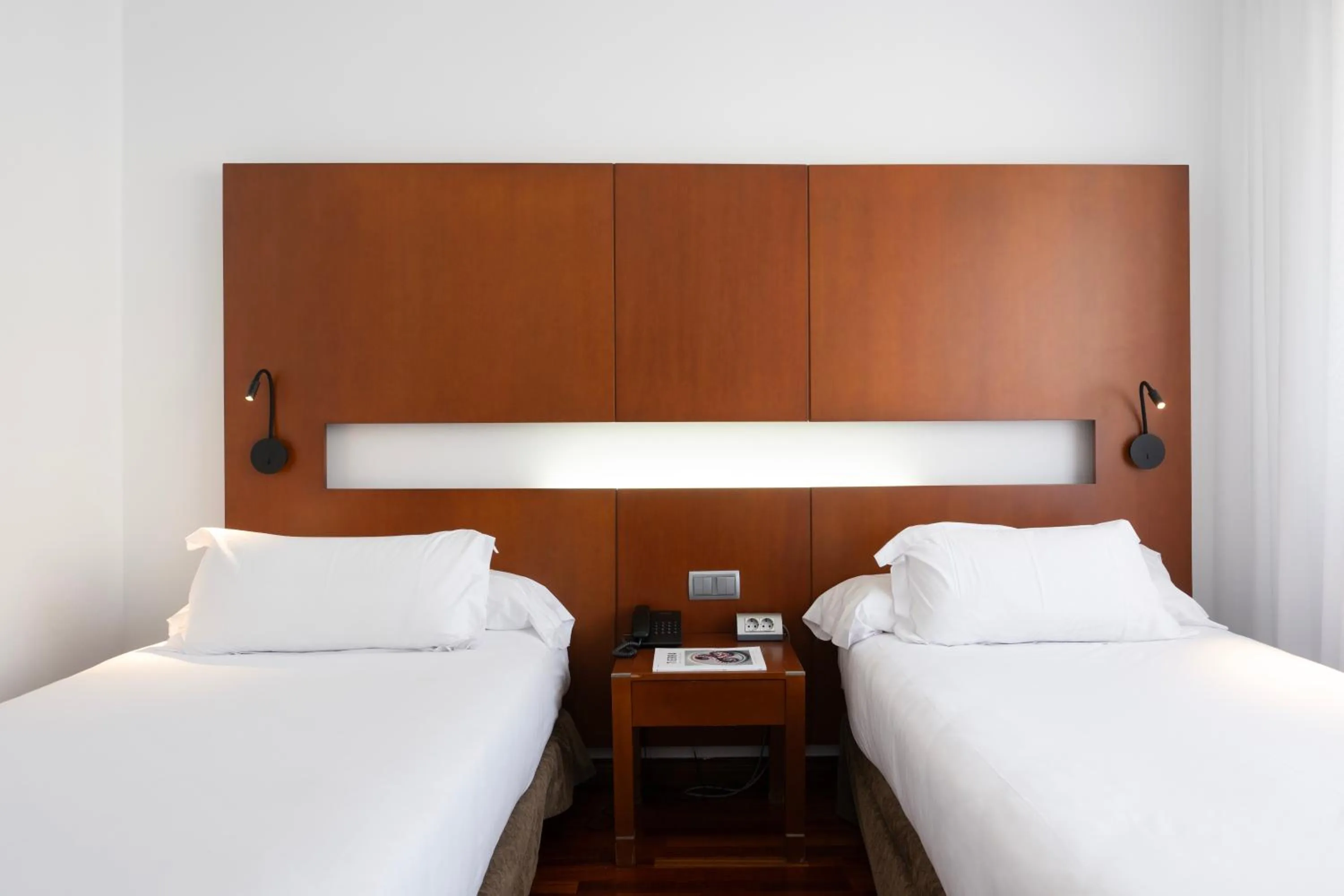 Bedroom, Bed in Hotel Maroa Vigo