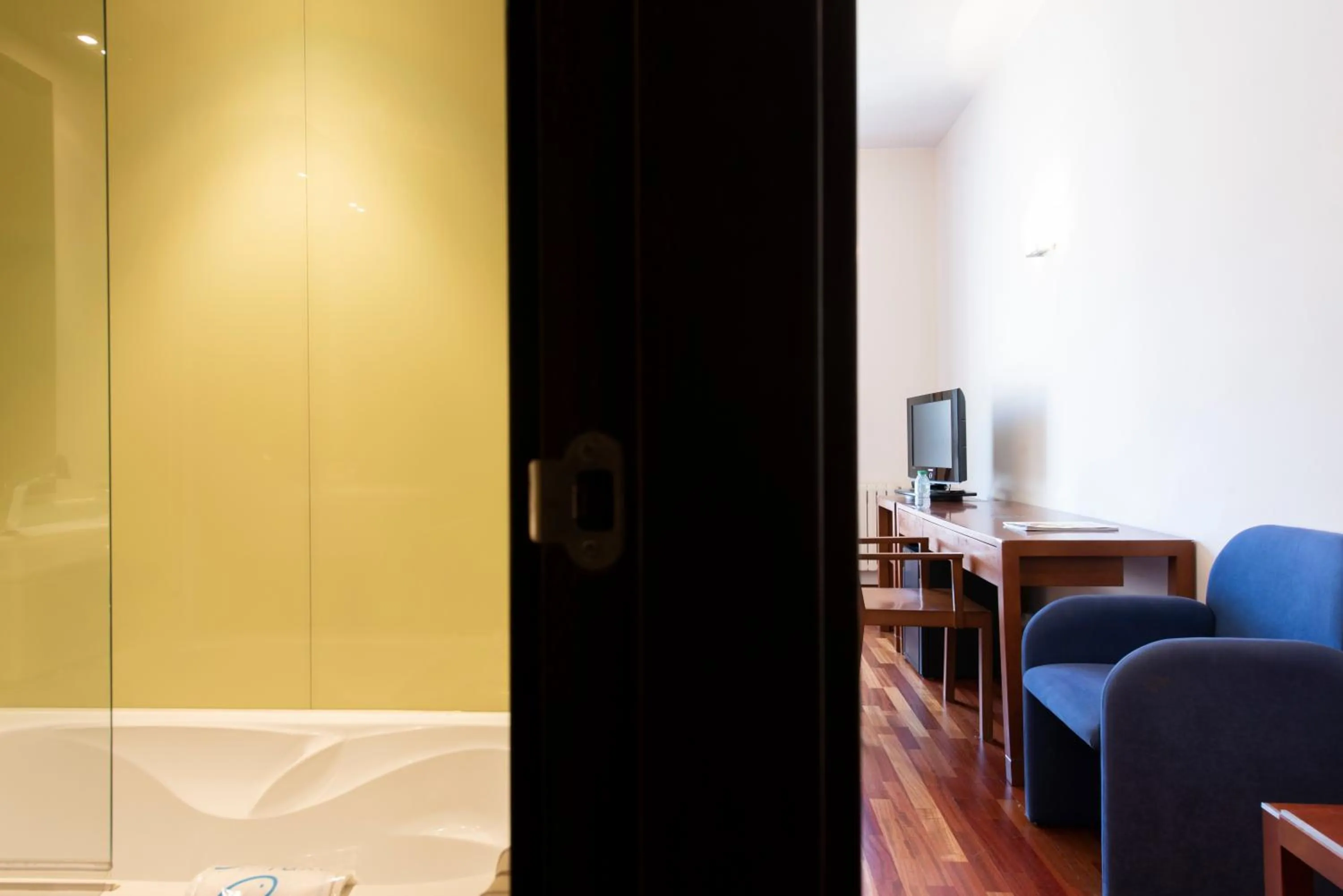 Photo of the whole room in Hotel Maroa Vigo