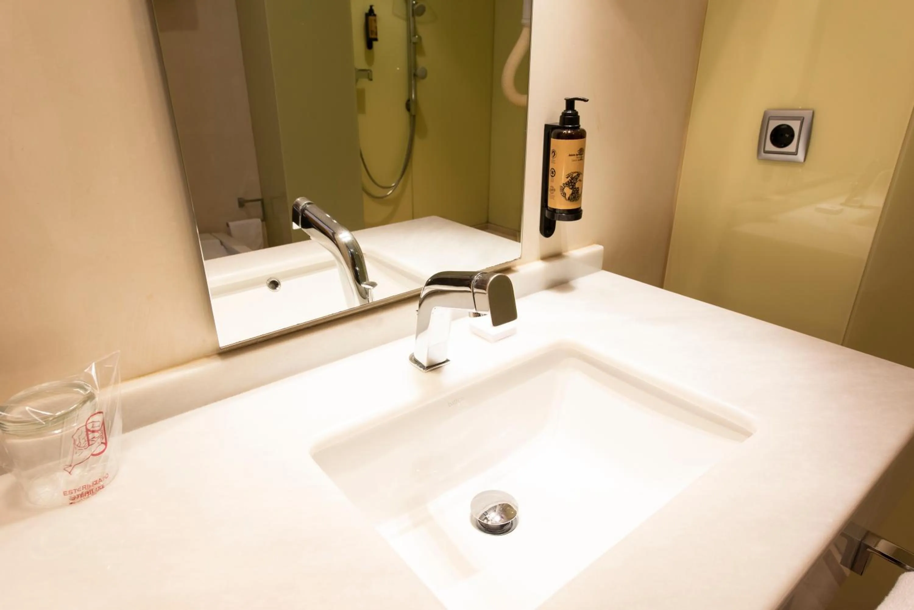 Bathroom in Hotel Maroa Vigo