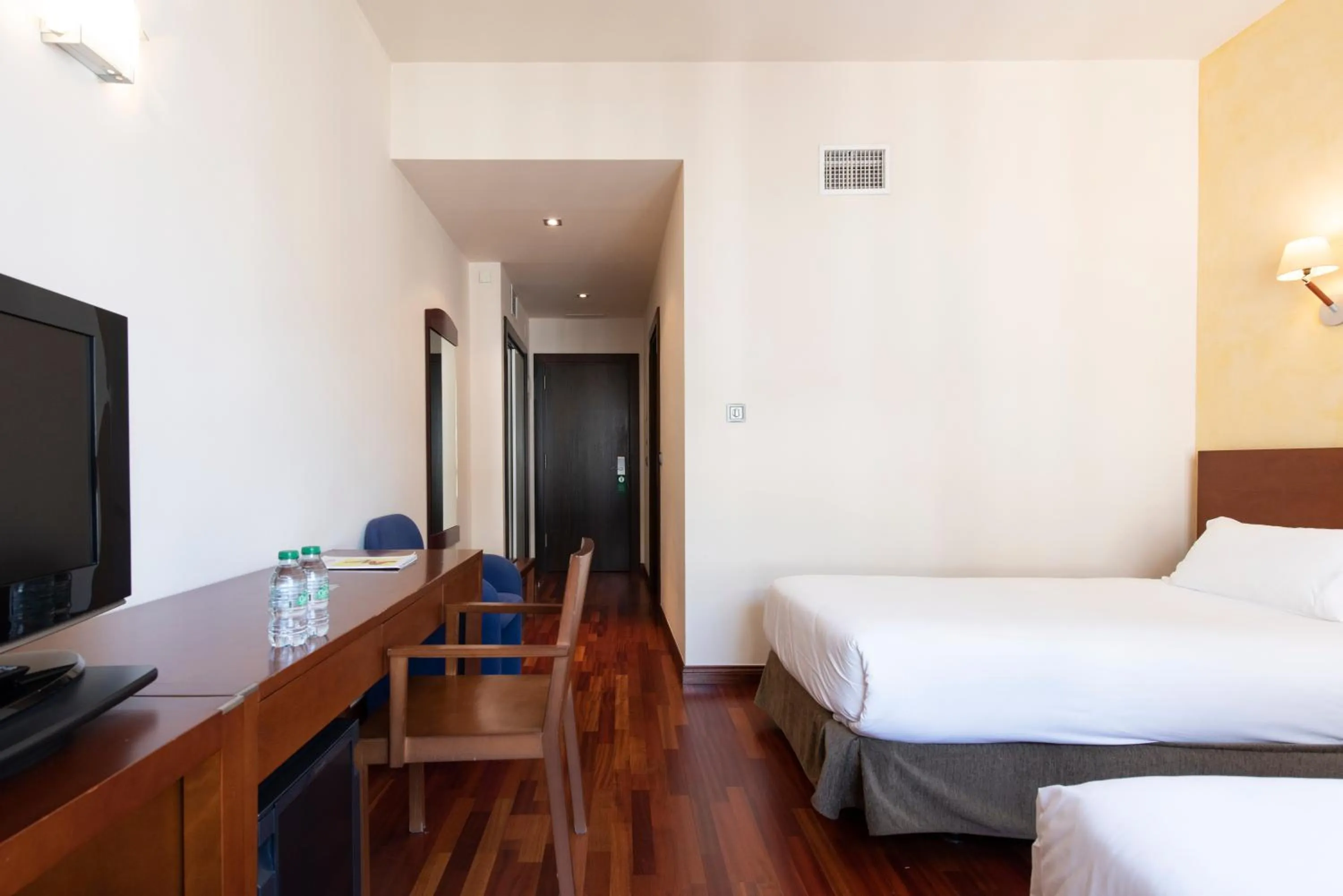 Bedroom, Bed in Hotel Maroa Vigo