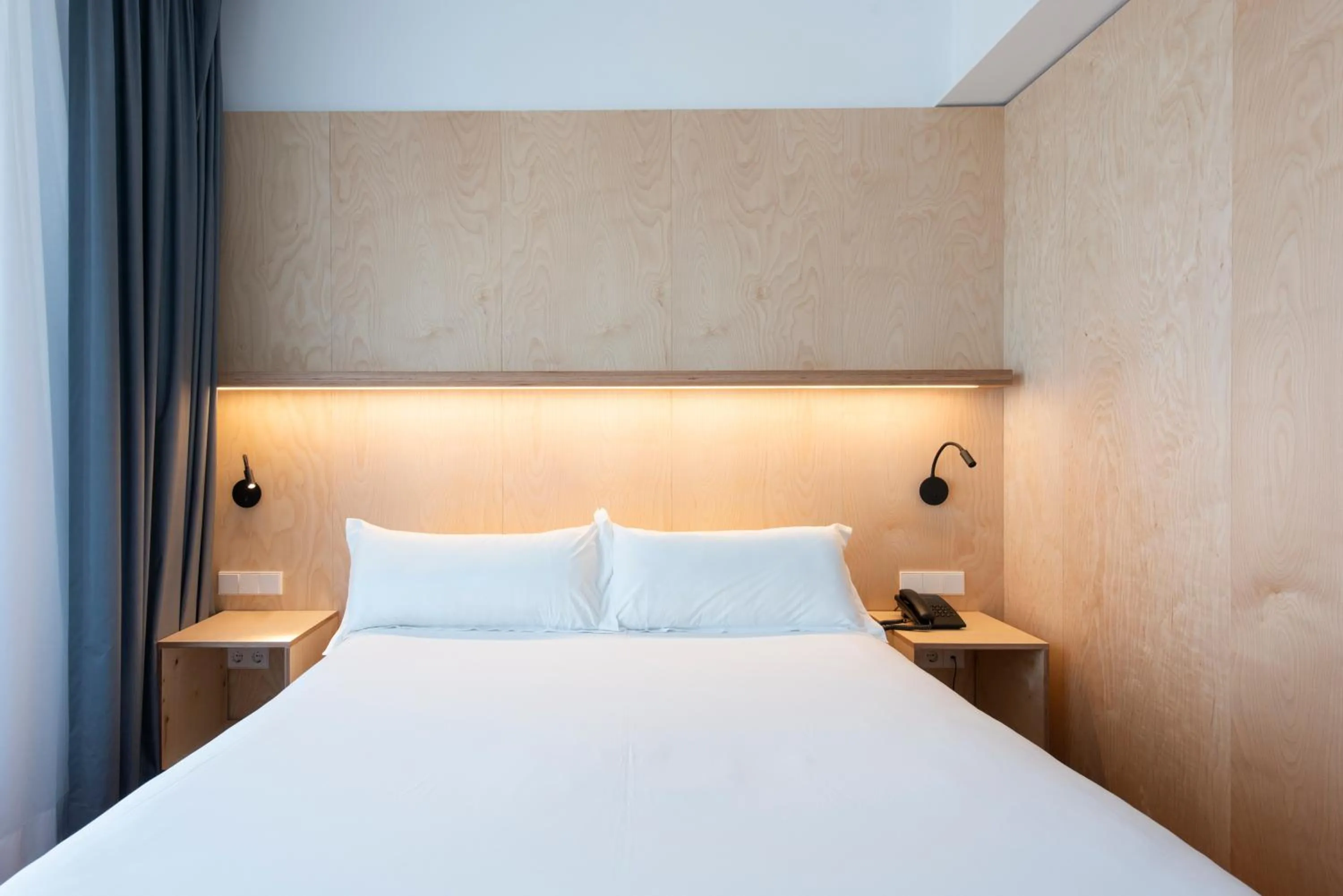 Bedroom, Bed in Hotel Maroa Vigo