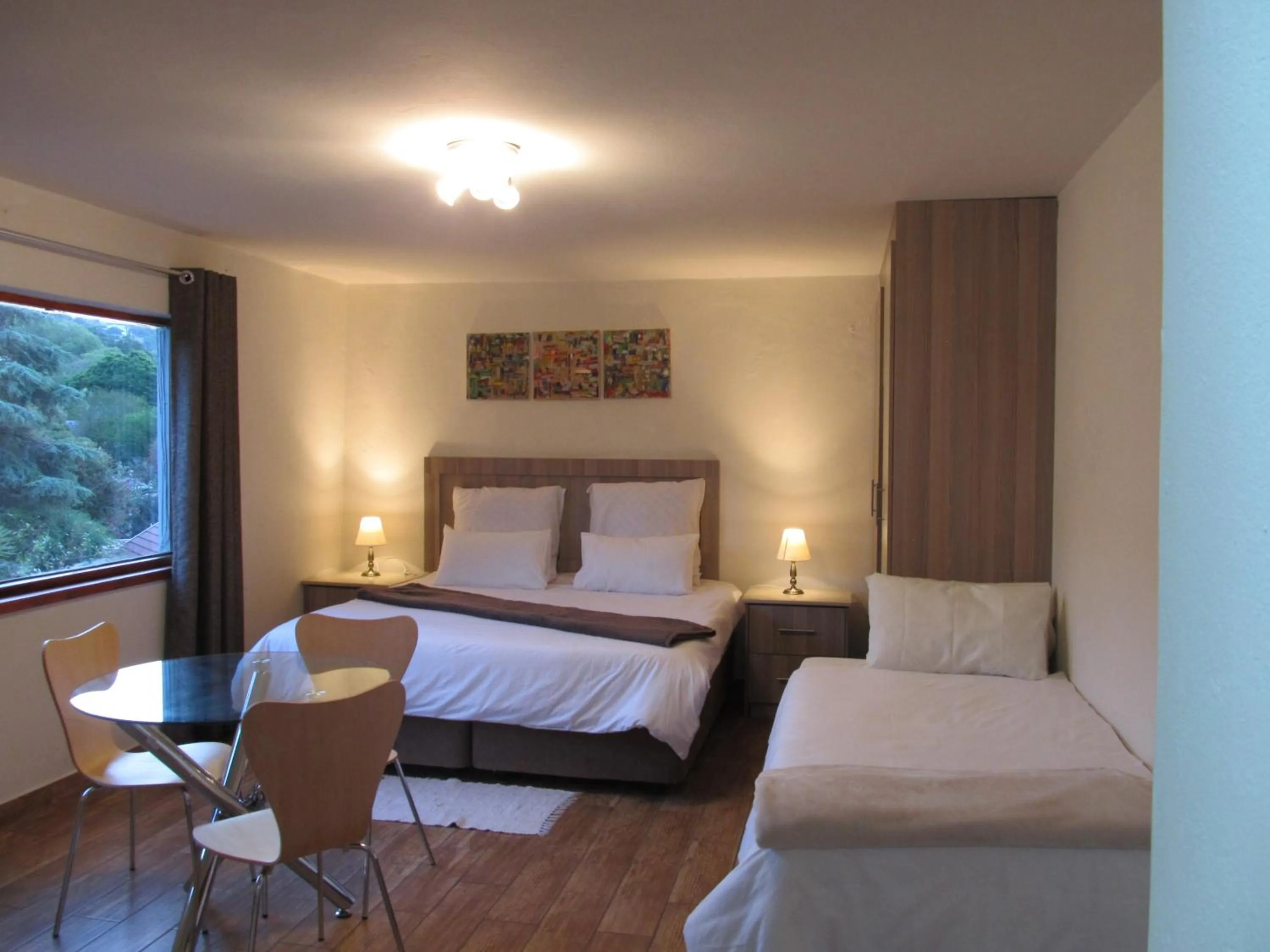 Photo of the whole room, Bed in 50 Galena Affordable Luxury