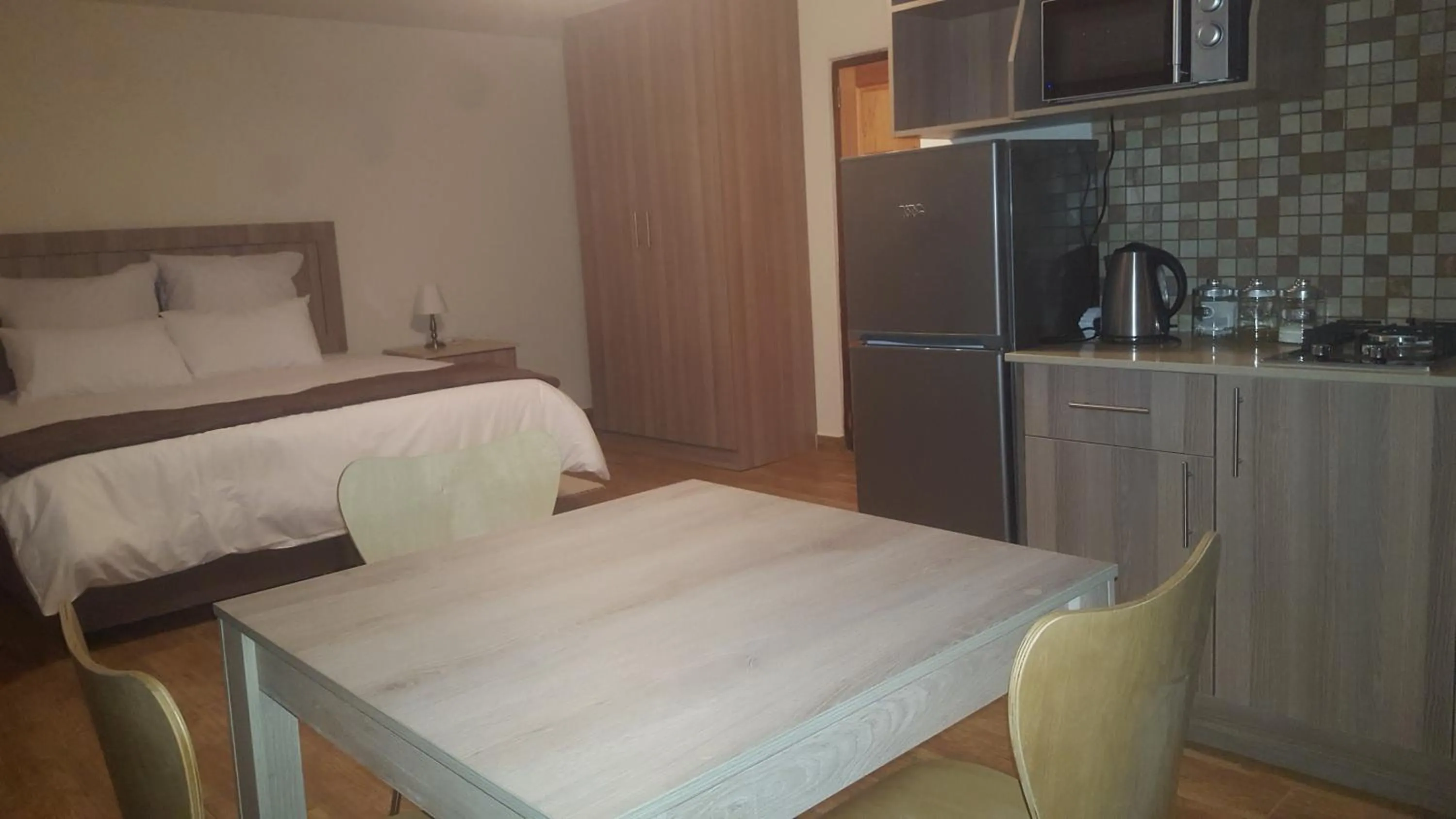 Photo of the whole room, Bed in 50 Galena Affordable Luxury