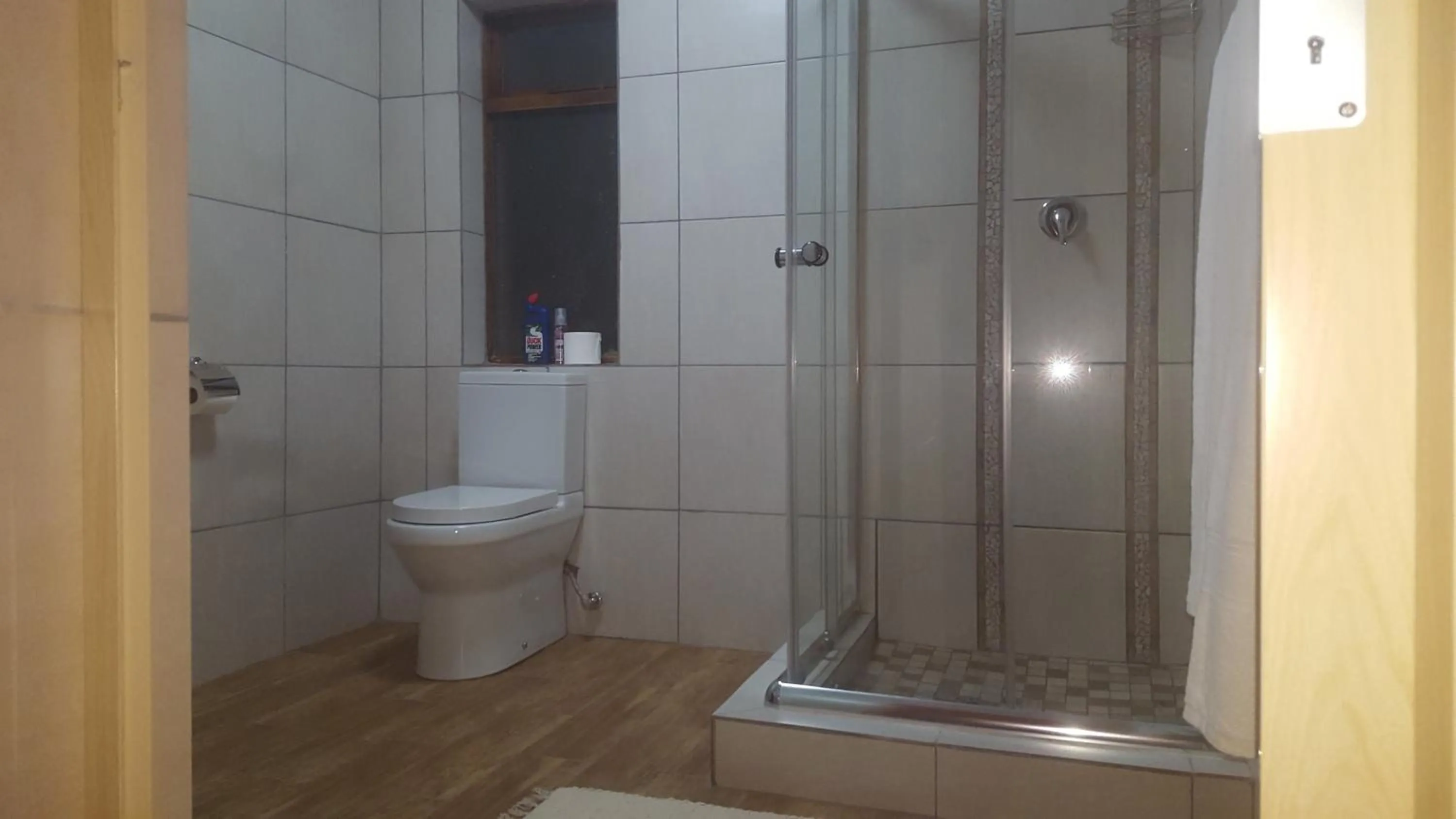 Shower in 50 Galena Affordable Luxury