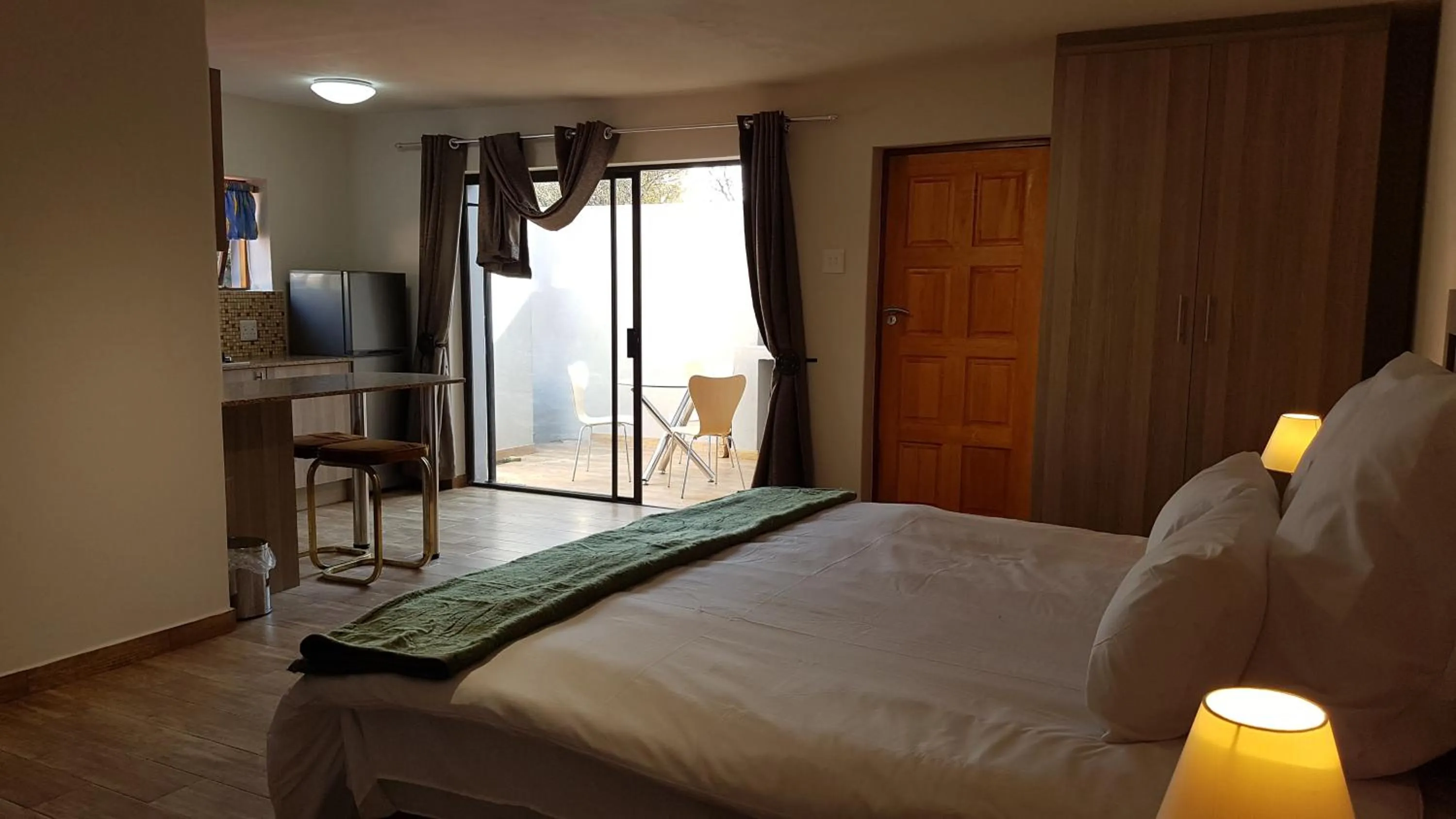 Photo of the whole room, Bed in 50 Galena Affordable Luxury