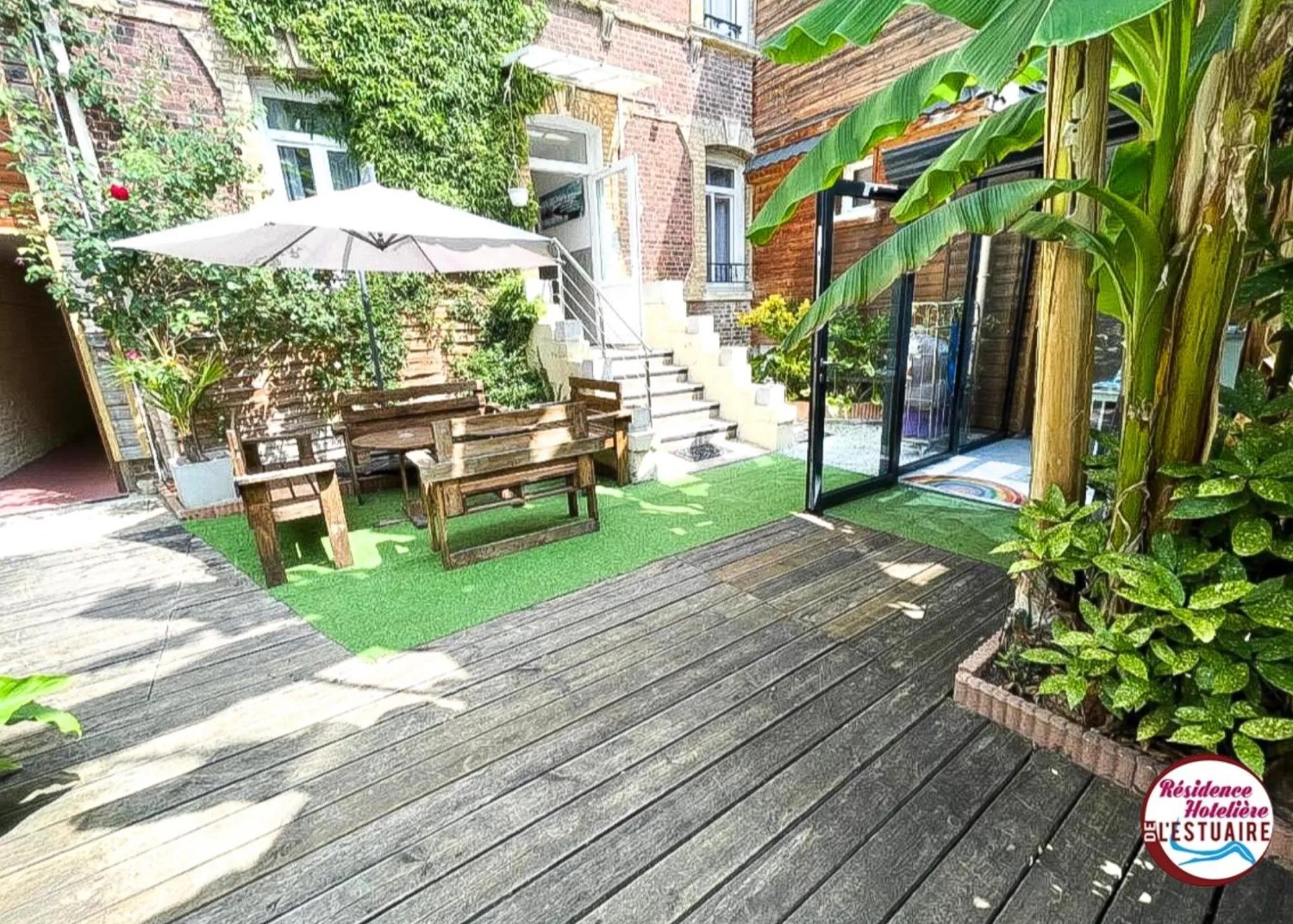 Patio in Résidence Hôtelière de l'Estuaire - Le Havre Centre