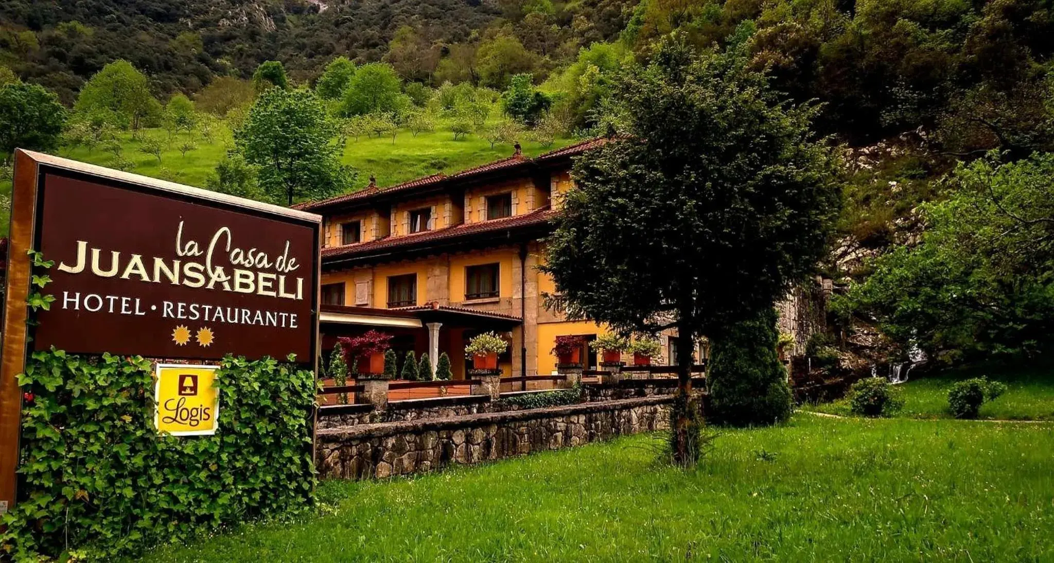Logis Hotel Restaurante La Casa de Juansabeli Logis Hotel Restaurante La Casa de Juansabeli