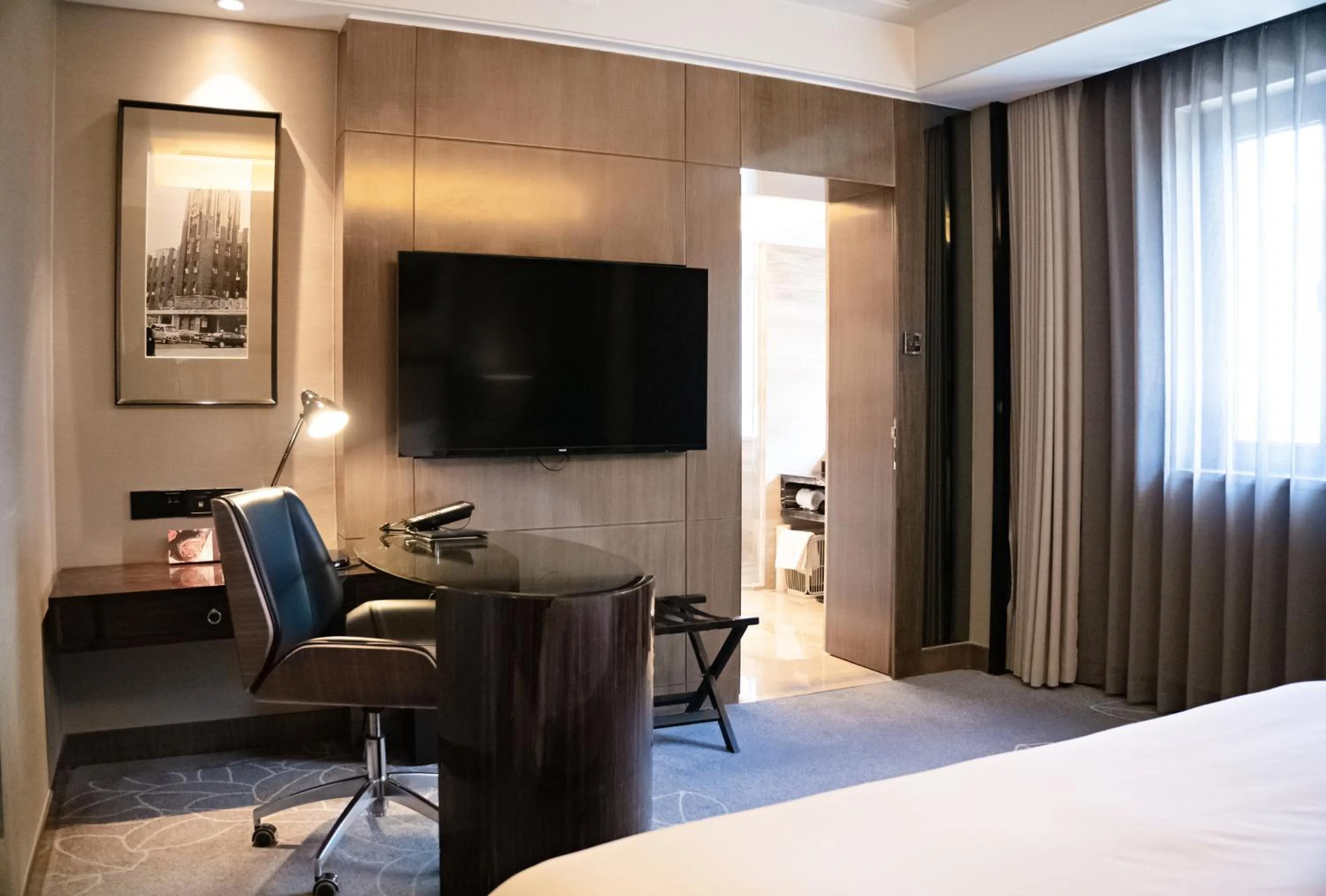 Bedroom, Bed in Pullman Shanghai Jing'an-Jing'an district, downtown railway station, traffic hub, easy to travel Shanghai