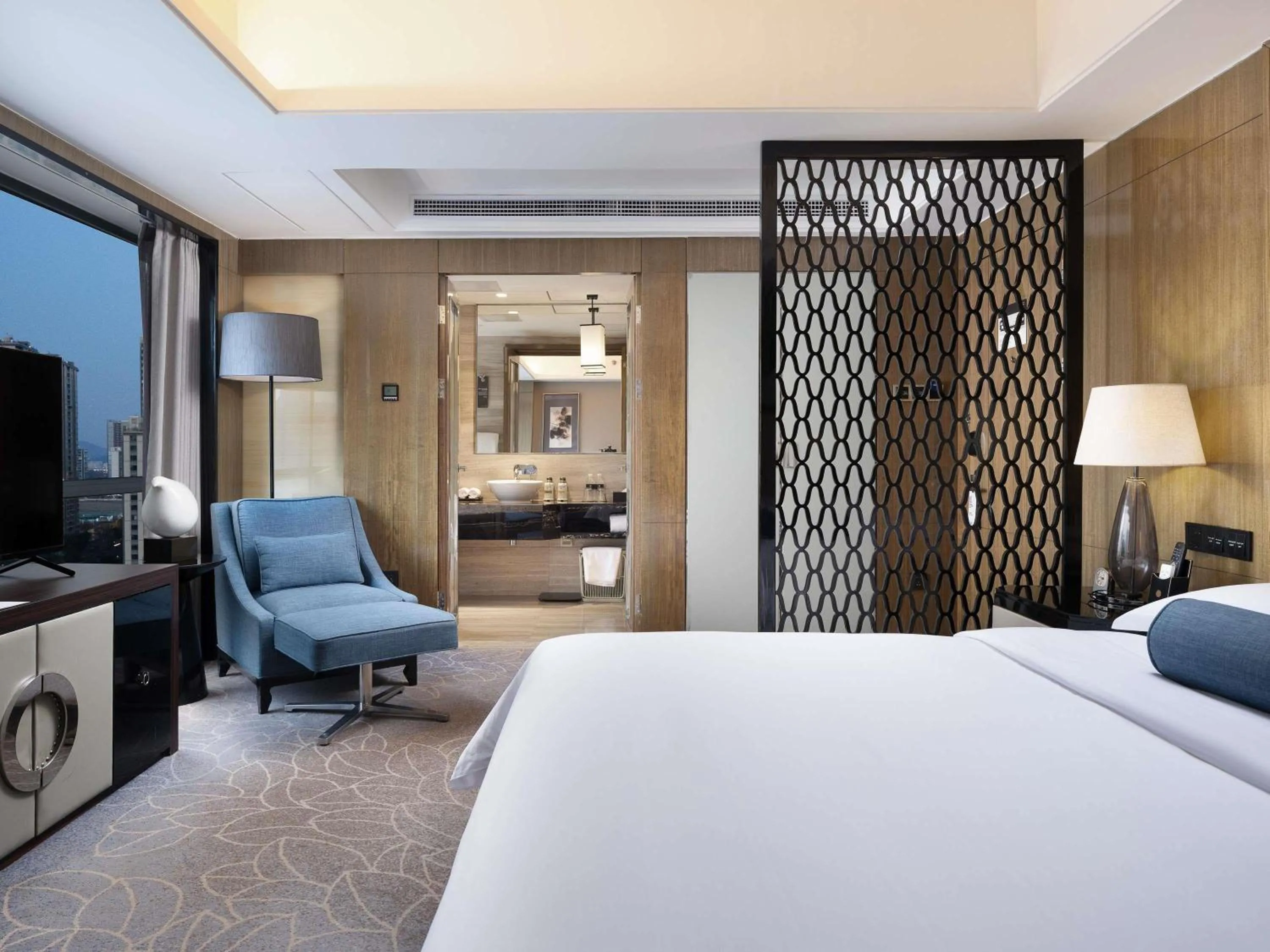 Bedroom, Bed in Pullman Shanghai Jing'an-Jing'an district, downtown railway station, traffic hub, easy to travel Shanghai