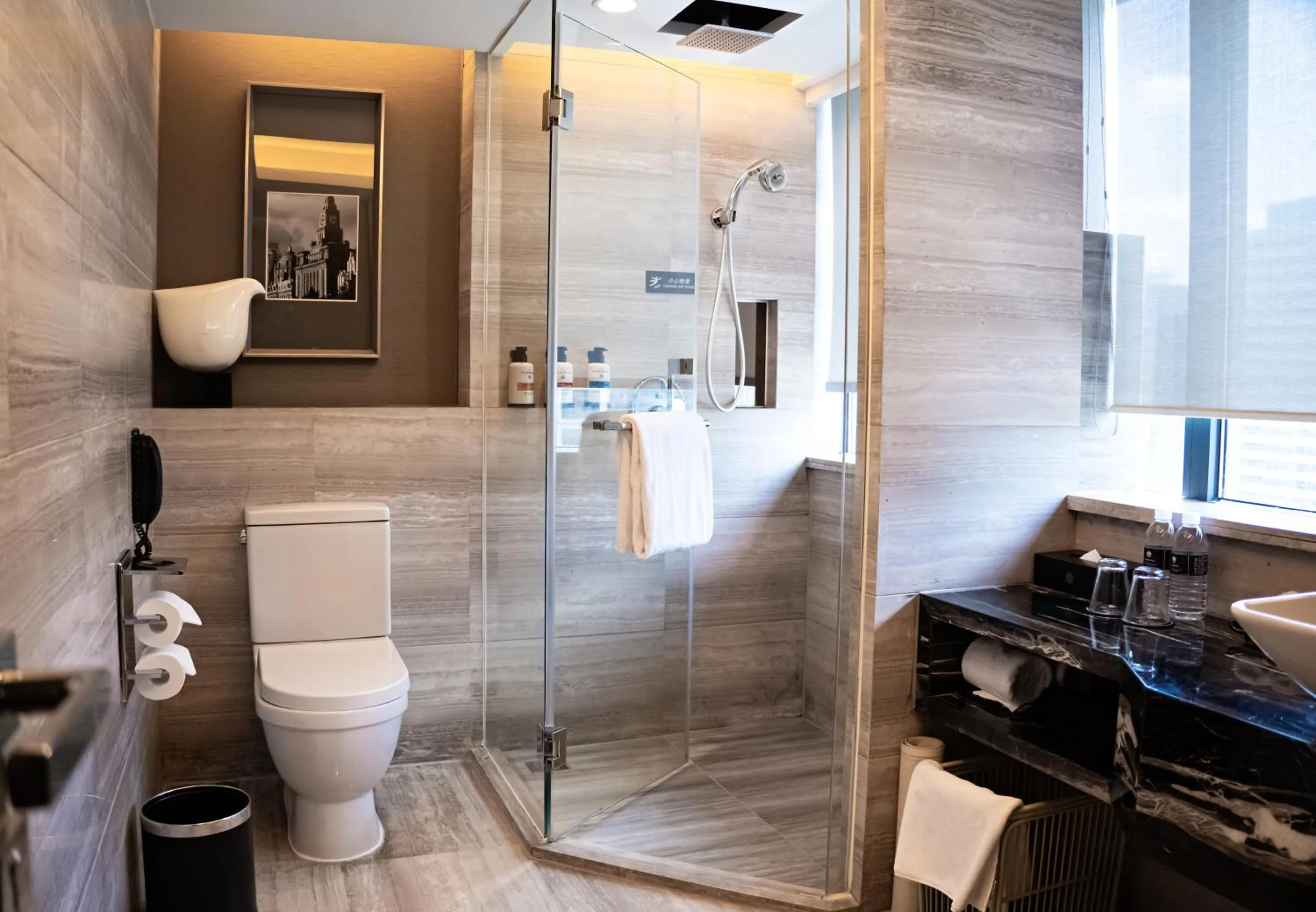 Toilet in Pullman Shanghai Jing'an-Jing'an district, downtown railway station, traffic hub, easy to travel Shanghai