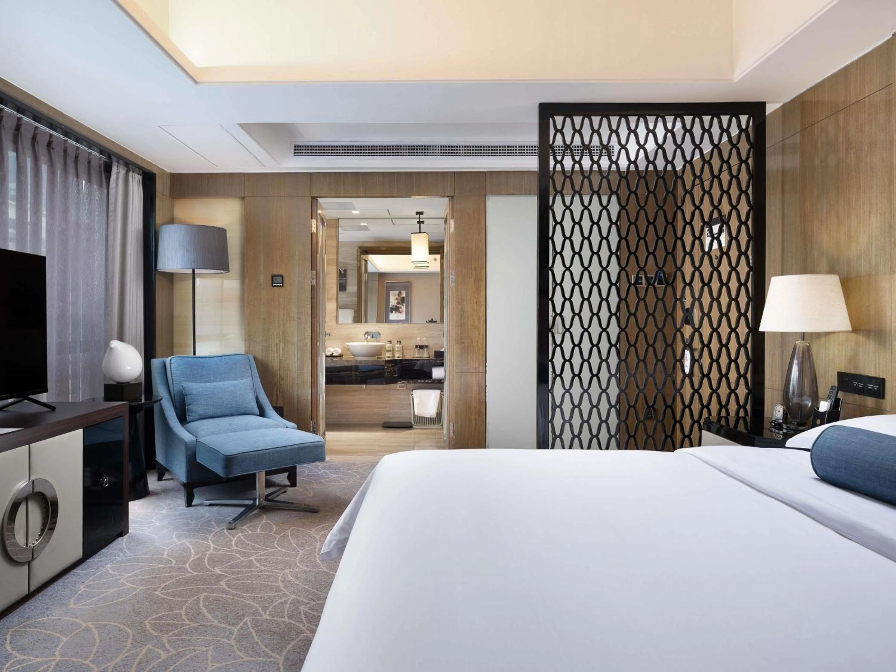 Bedroom, Bed in Pullman Shanghai Jing'an