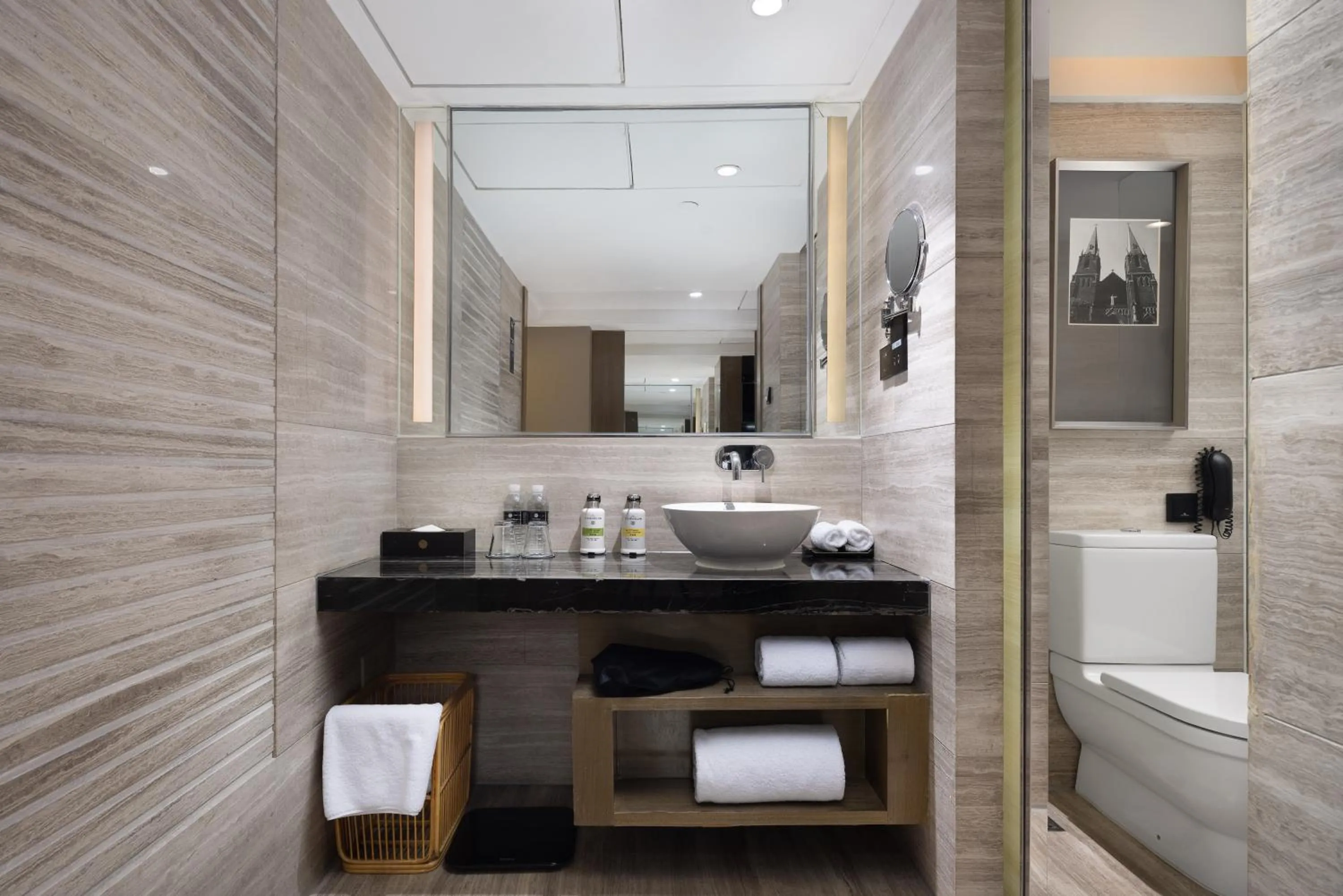 Shower in Pullman Shanghai Jing'an-Jing'an district, downtown railway station, traffic hub, easy to travel Shanghai