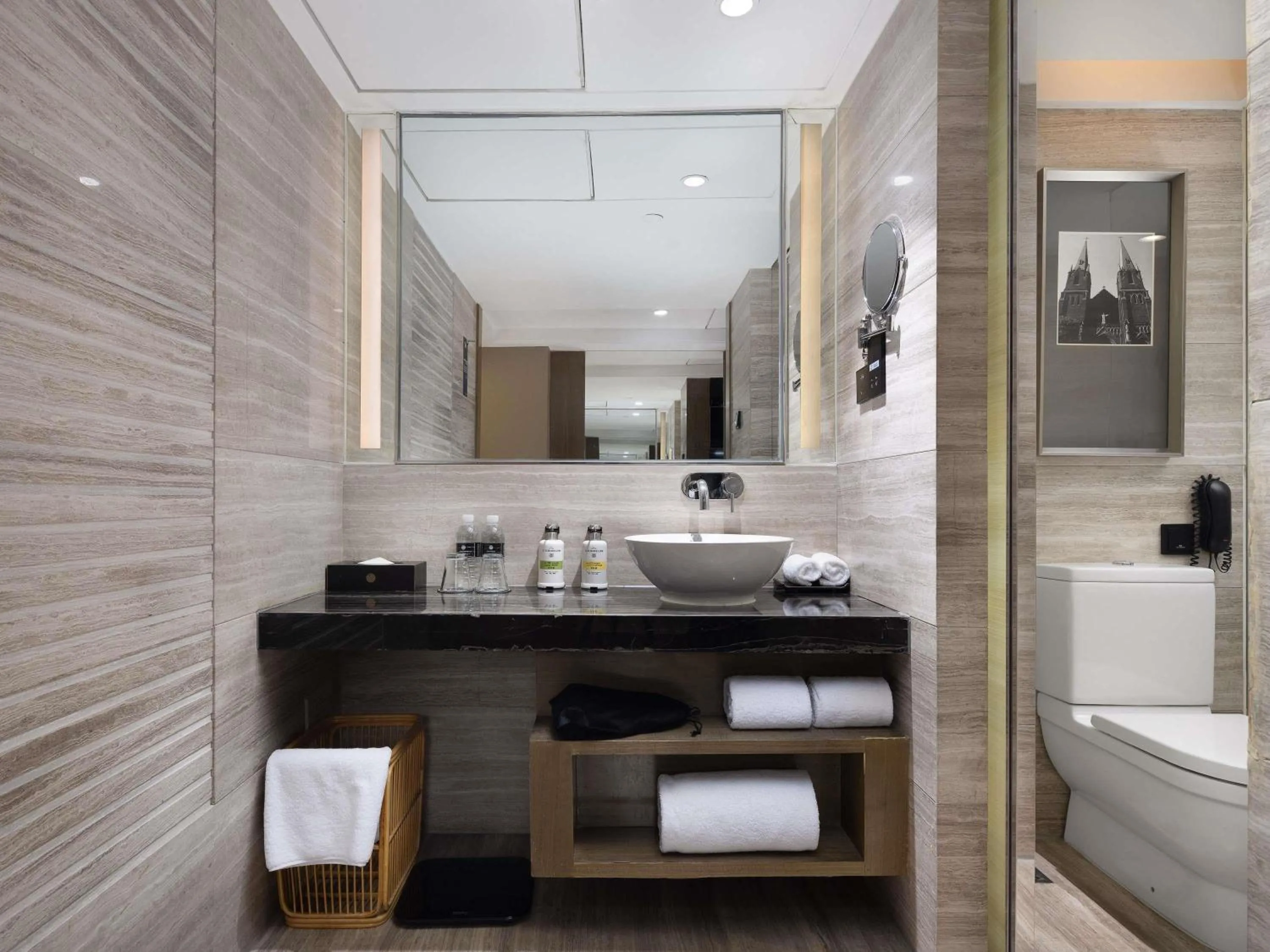 Bedroom in Pullman Shanghai Jing'an-Jing'an district, downtown railway station, traffic hub, easy to travel Shanghai