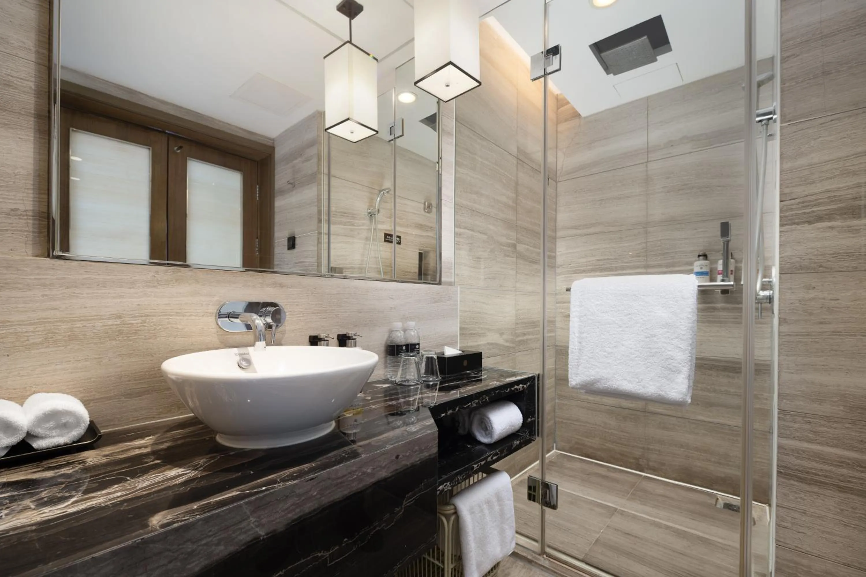 Shower in Pullman Shanghai Jing'an-Jing'an district, downtown railway station, traffic hub, easy to travel Shanghai