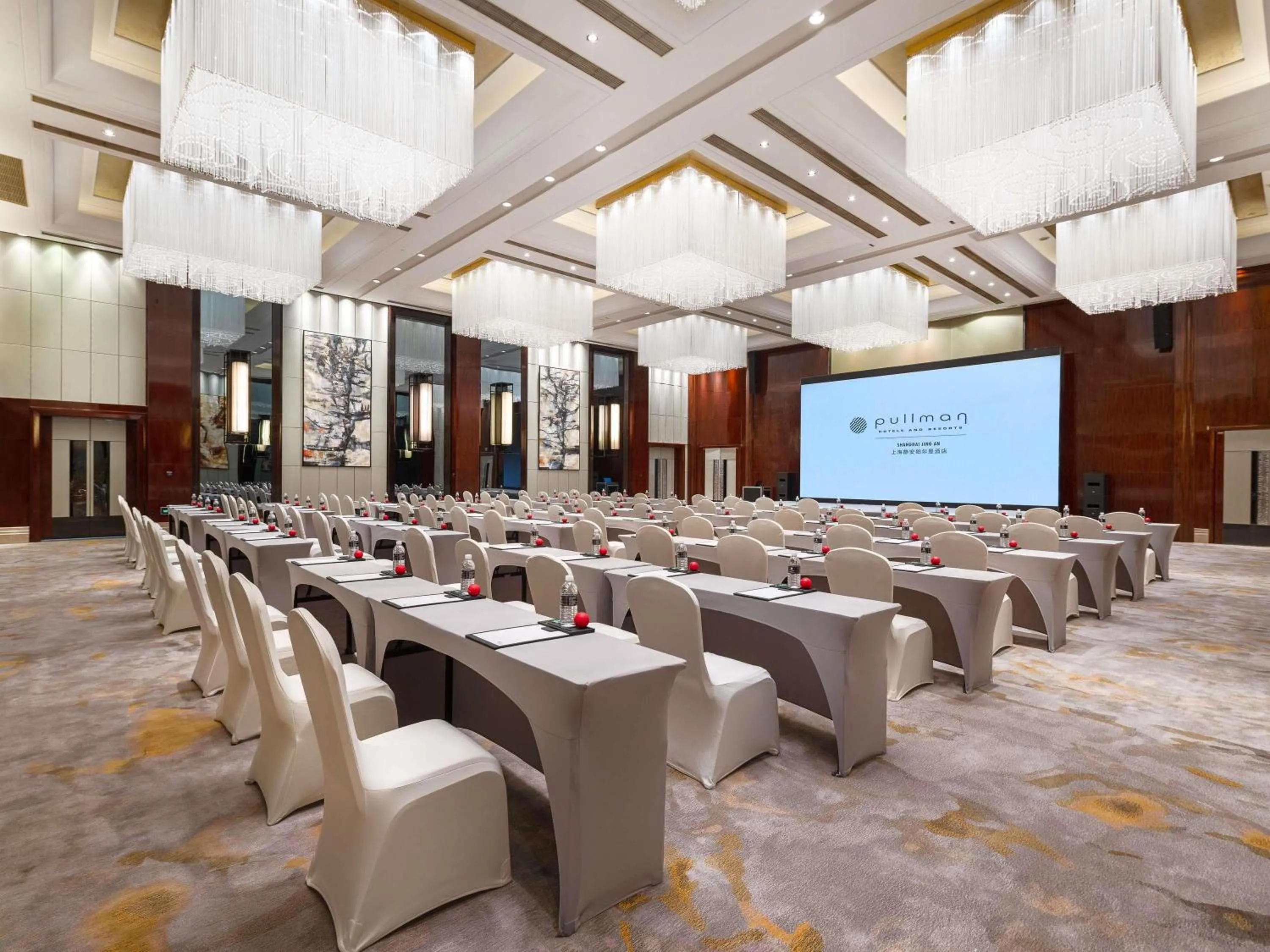 Meeting/conference room in Pullman Shanghai Jing'an-Jing'an district, downtown railway station, traffic hub, easy to travel Shanghai