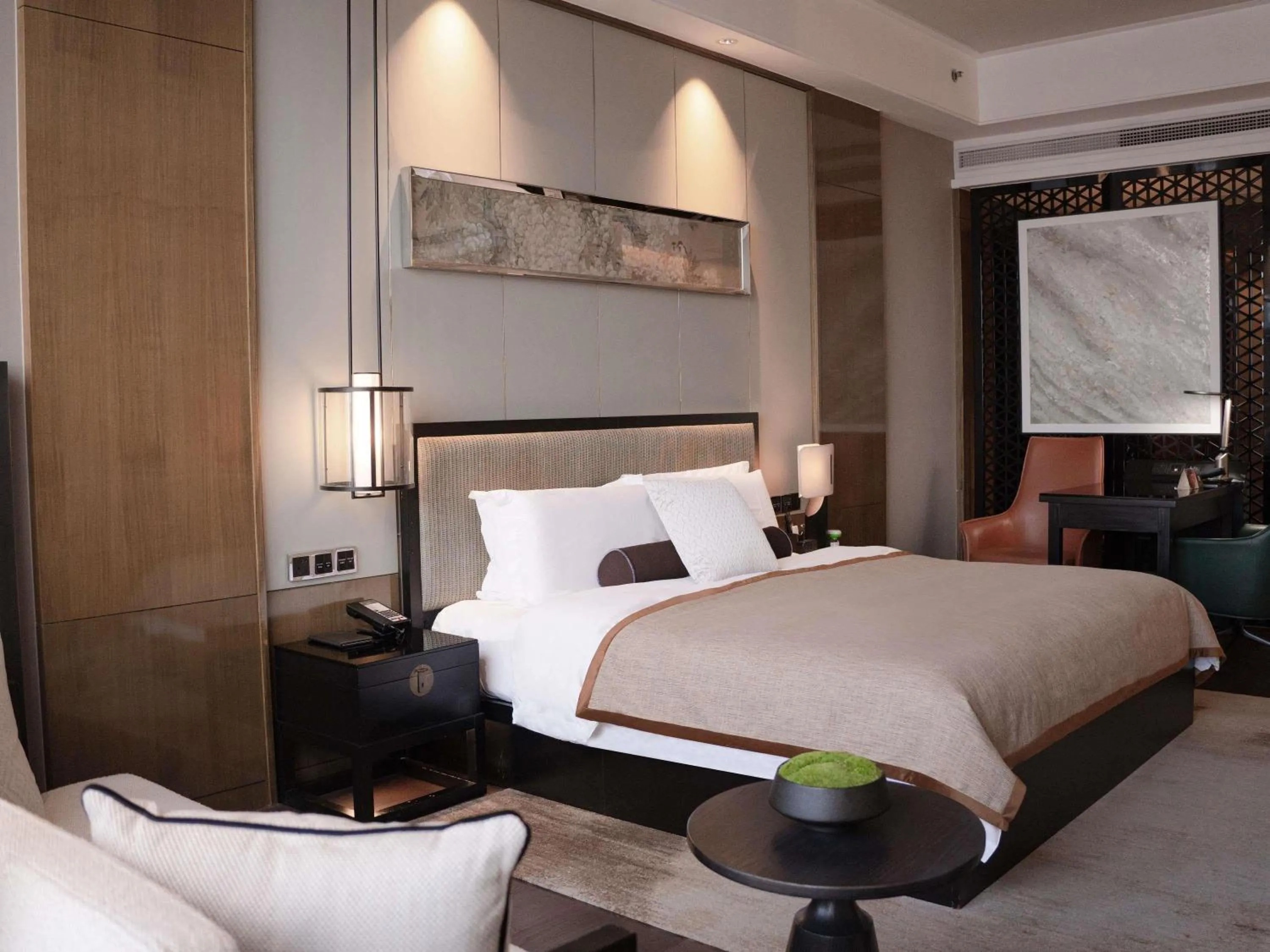 Bedroom, Bed in Pullman Shanghai Jing'an-Jing'an district, downtown railway station, traffic hub, easy to travel Shanghai