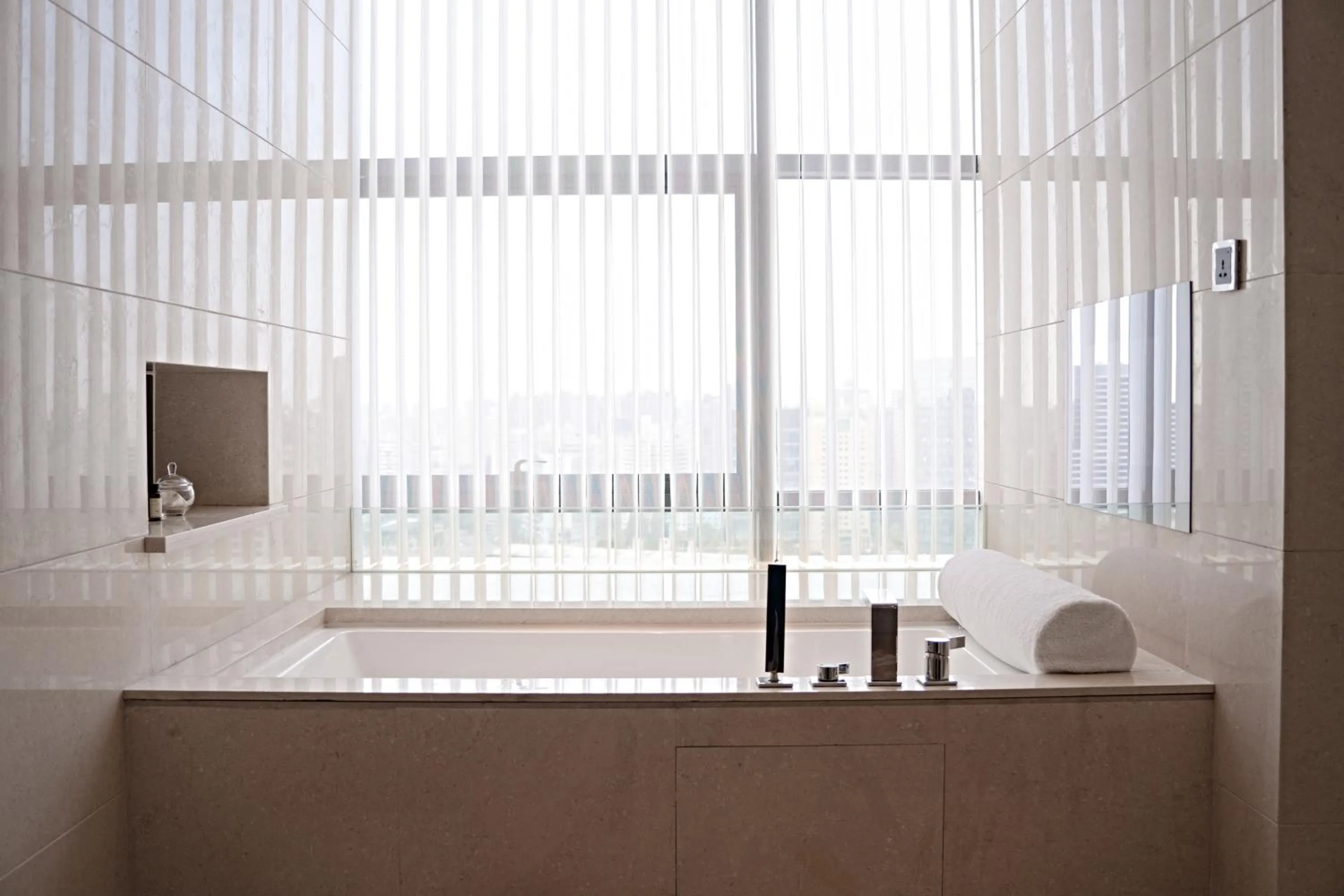 Shower in Pullman Shanghai Jing'an-Jing'an district, downtown railway station, traffic hub, easy to travel Shanghai