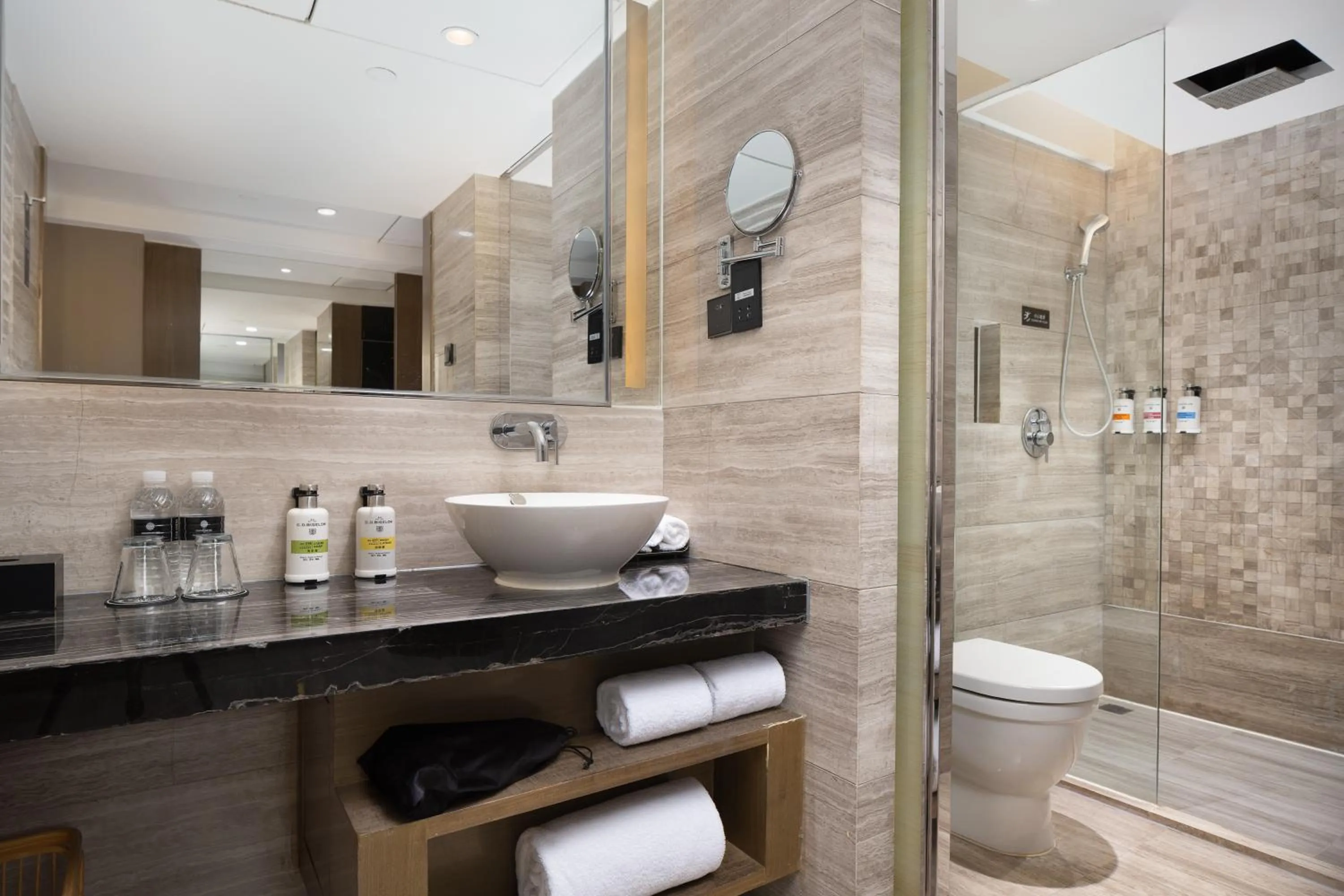 Shower in Pullman Shanghai Jing'an-Jing'an district, downtown railway station, traffic hub, easy to travel Shanghai