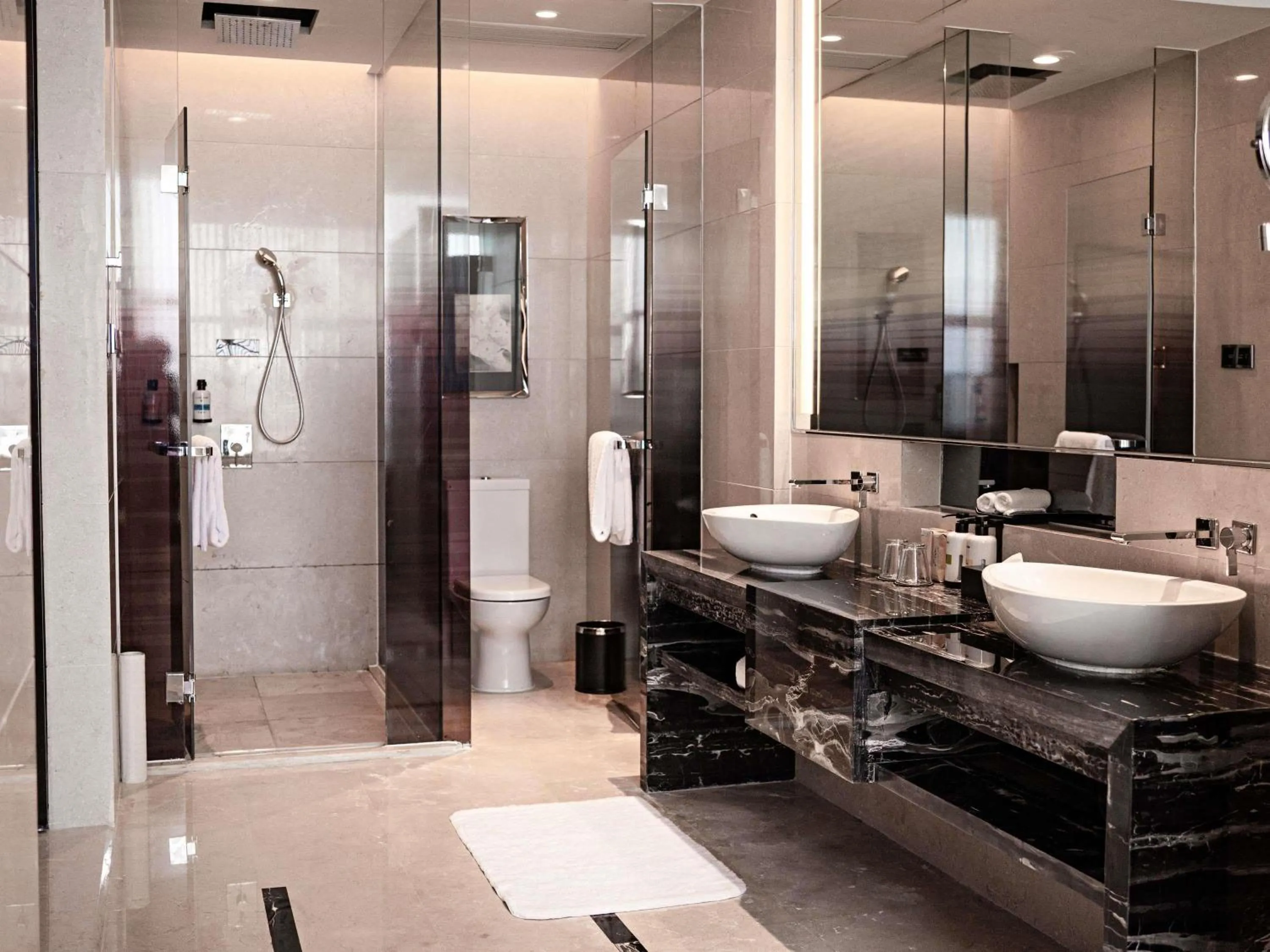 Bedroom in Pullman Shanghai Jing'an-Jing'an district, downtown railway station, traffic hub, easy to travel Shanghai