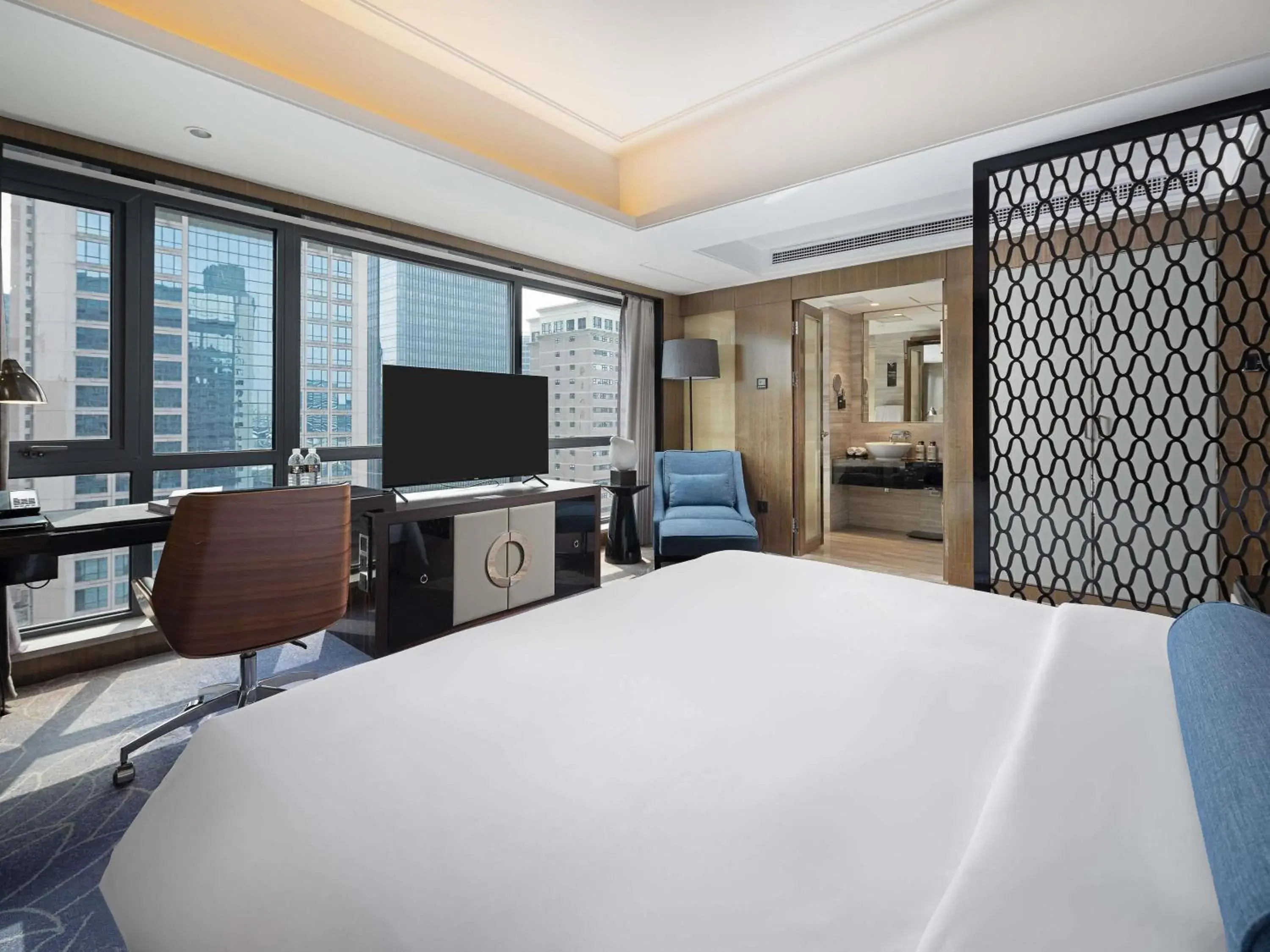 Bedroom, Bed in Pullman Shanghai Jing'an-Jing'an district, downtown railway station, traffic hub, easy to travel Shanghai Bedroom, Bed in Pullman Shanghai Jing'an-Jing'an district, downtown railway station, traffic hub, easy to travel Shanghai