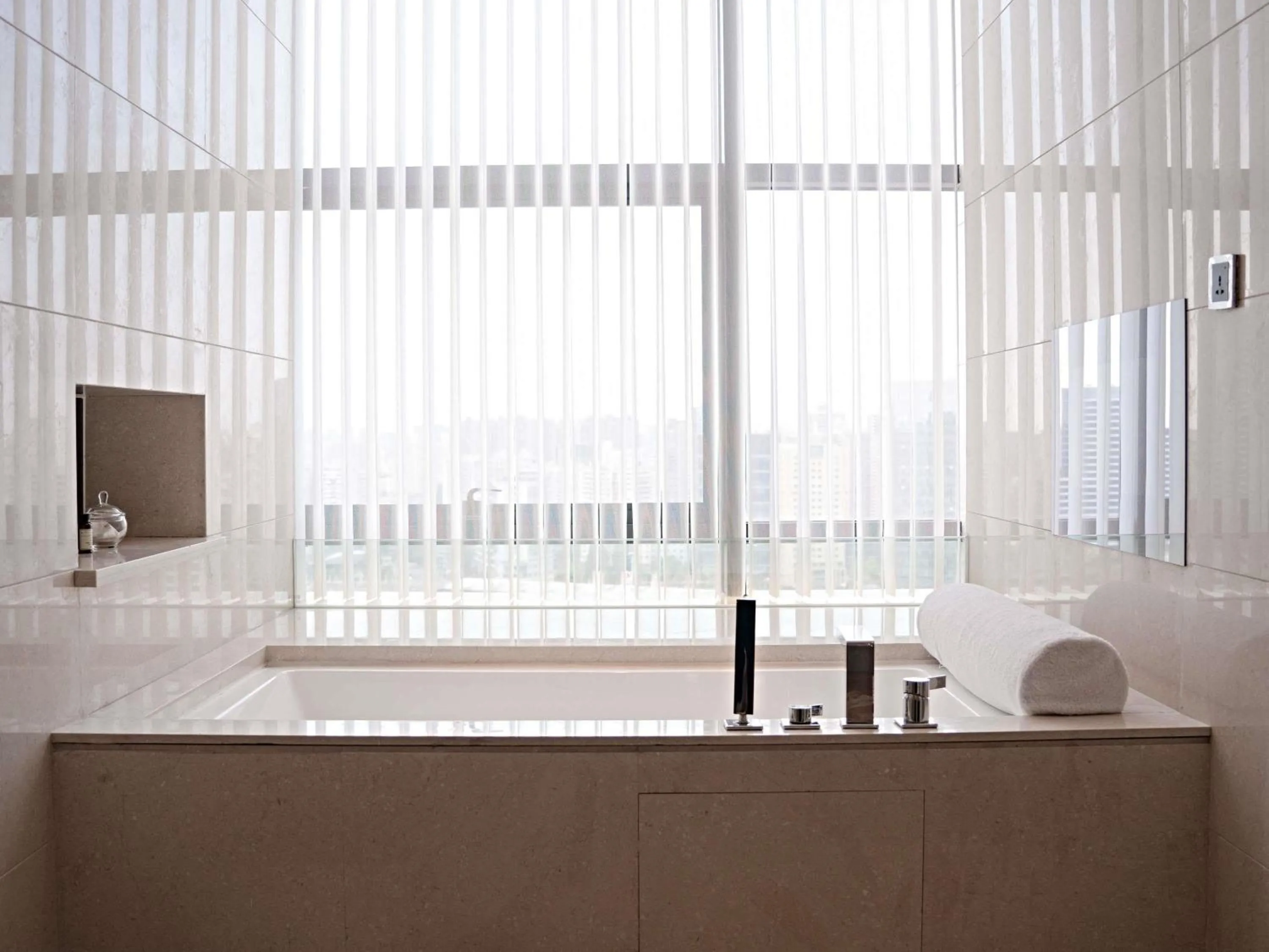 Bedroom in Pullman Shanghai Jing'an-Jing'an district, downtown railway station, traffic hub, easy to travel Shanghai