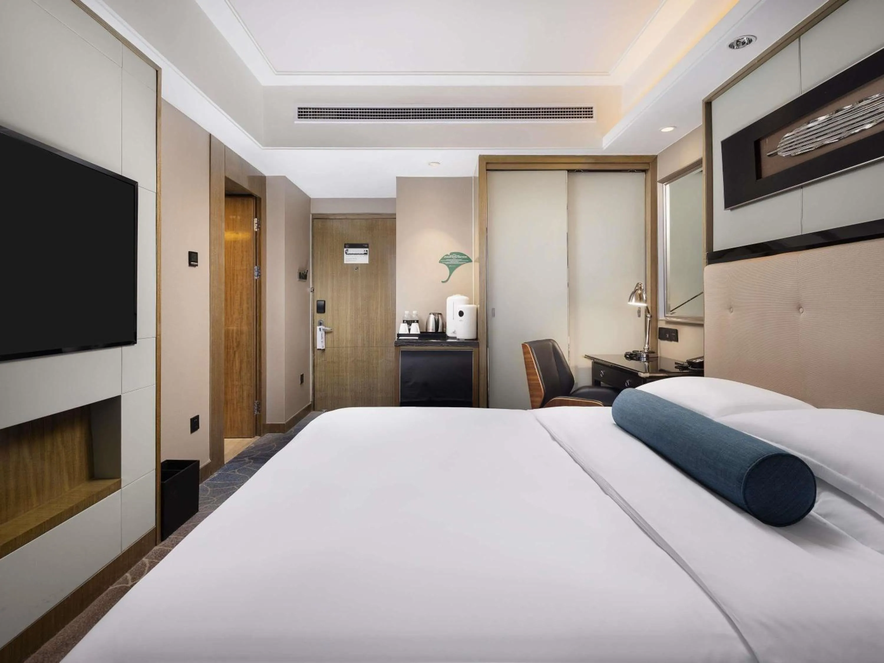 Bedroom, Bed in Pullman Shanghai Jing'an-Jing'an district, downtown railway station, traffic hub, easy to travel Shanghai