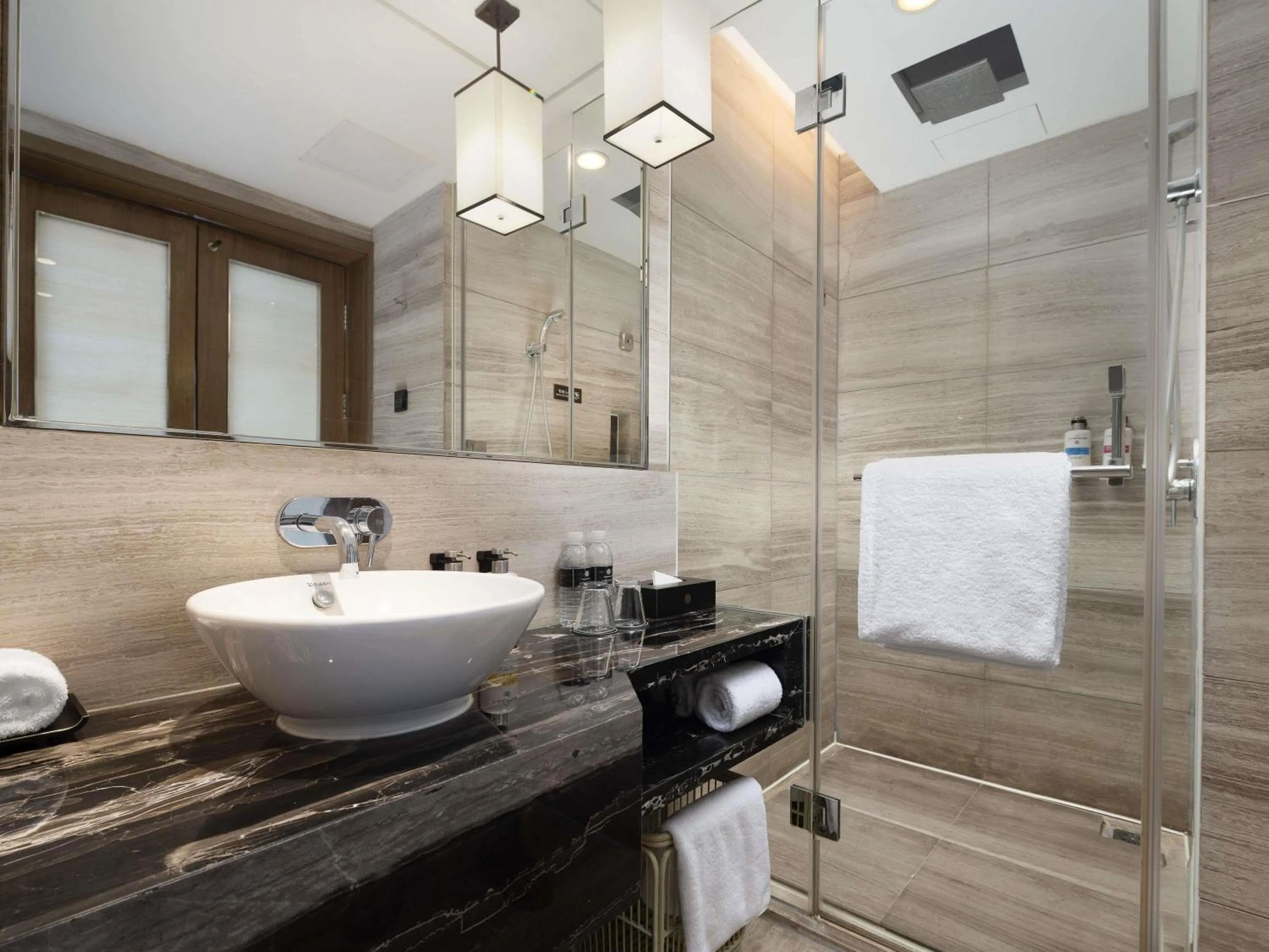 Bedroom in Pullman Shanghai Jing'an-Jing'an district, downtown railway station, traffic hub, easy to travel Shanghai