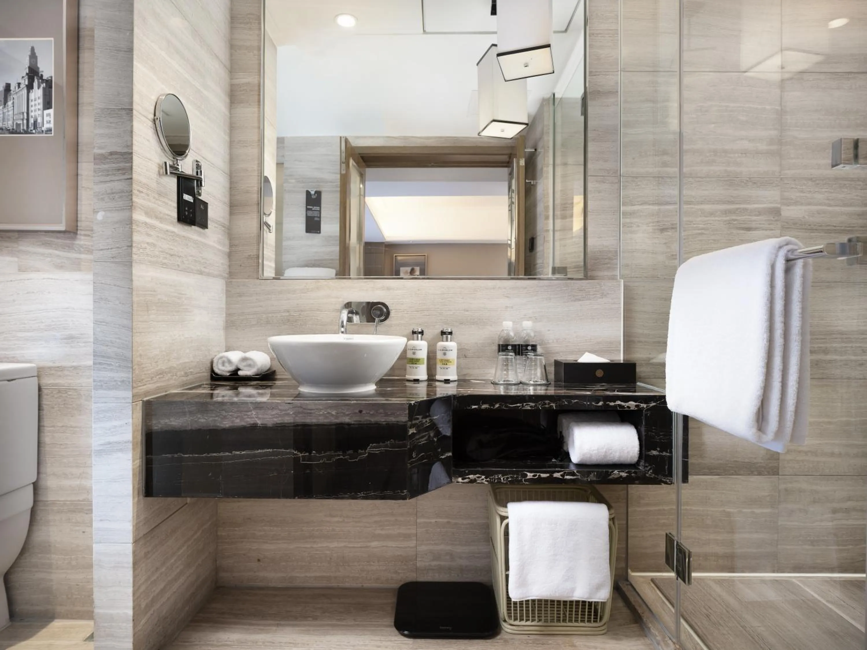 Shower in Pullman Shanghai Jing'an-Jing'an district, downtown railway station, traffic hub, easy to travel Shanghai